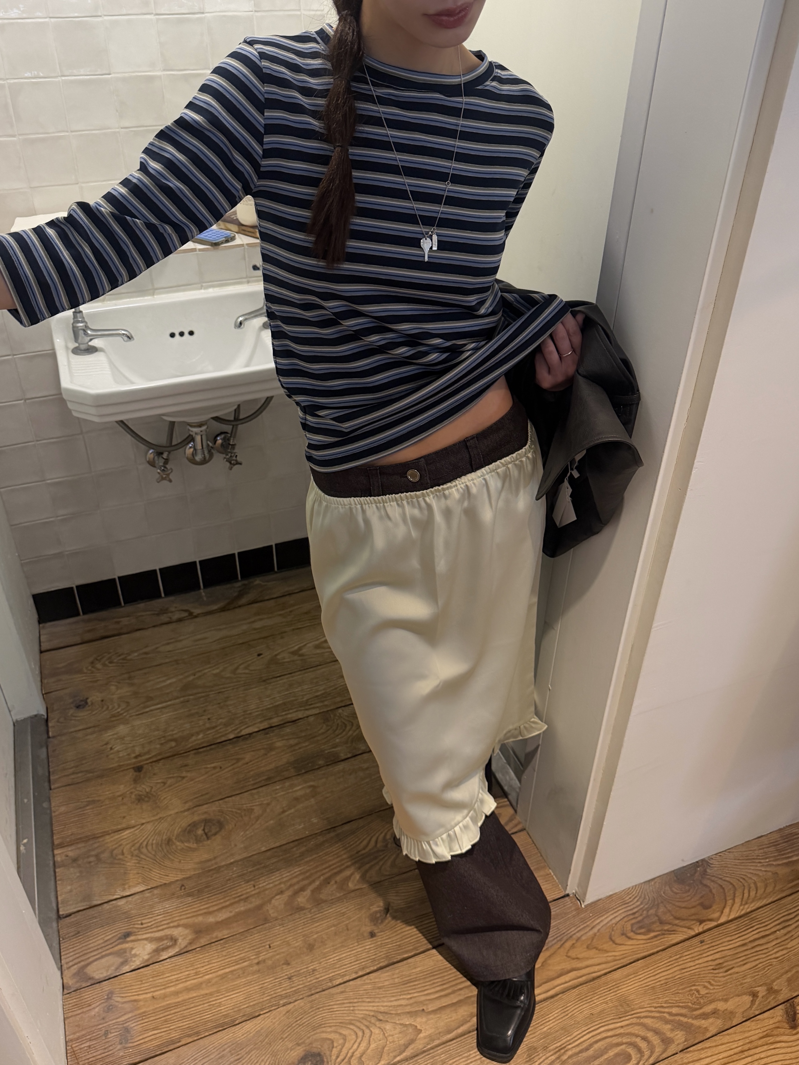 [KREAM 단독] NUMBERING #7717 Rose Key Pendant Necklace Silver 착용 스타일 - 3