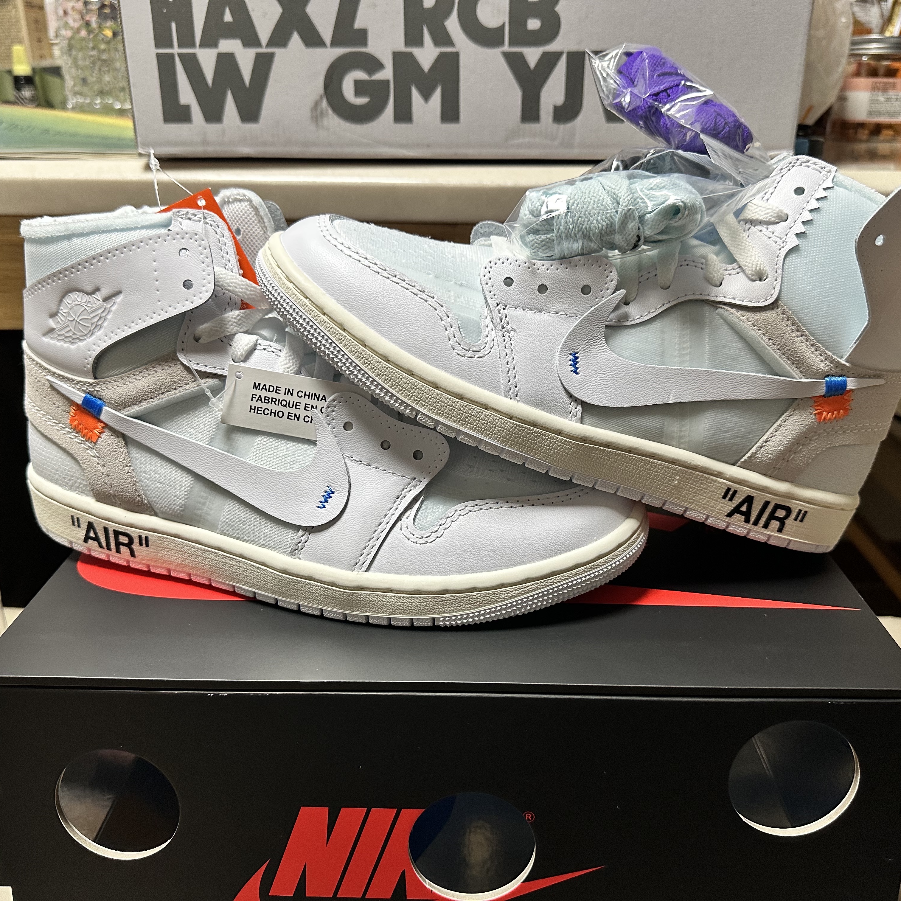 Jordan 1 x Virgil Abloh Archive Retro High Alaska White 착용 스타일 - 1