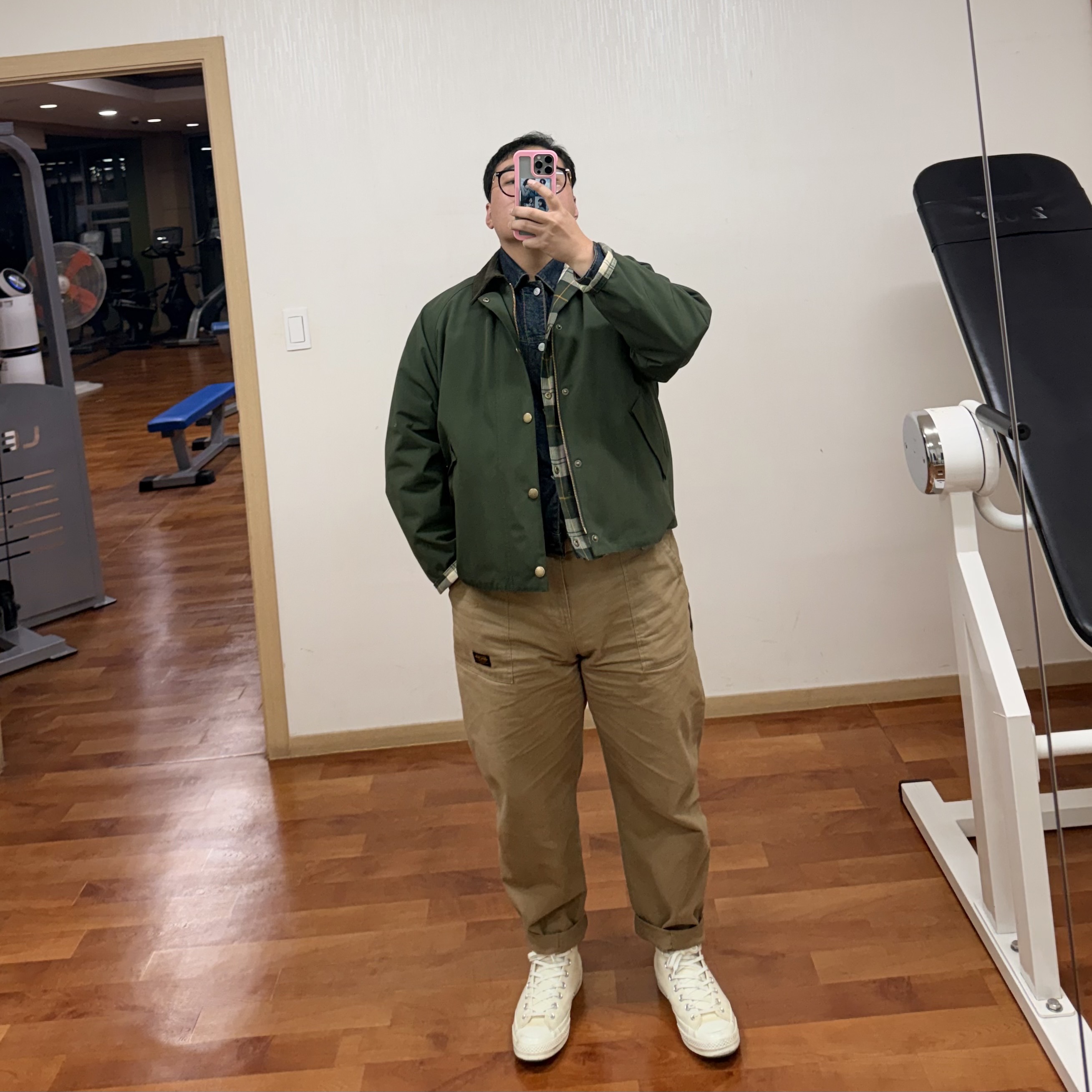 Converse x Play Comme des Garcons Chuck 70 Hi White, Barbour OS Transport Casual Non-Wax Jacket Sage 착용 스타일