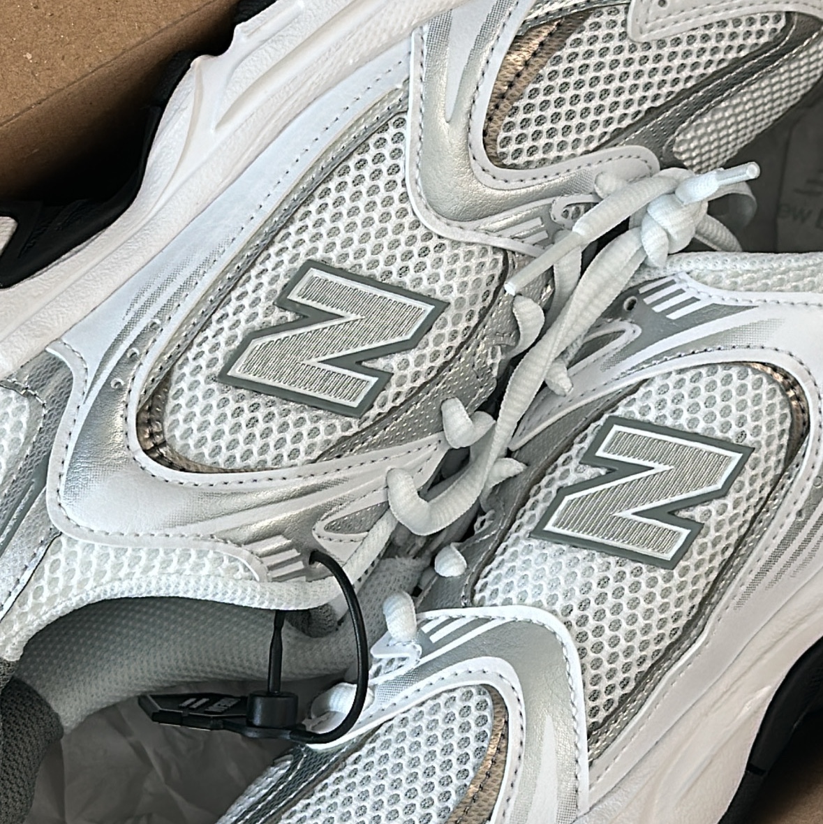 New Balance 530 White Silver 착용 스타일