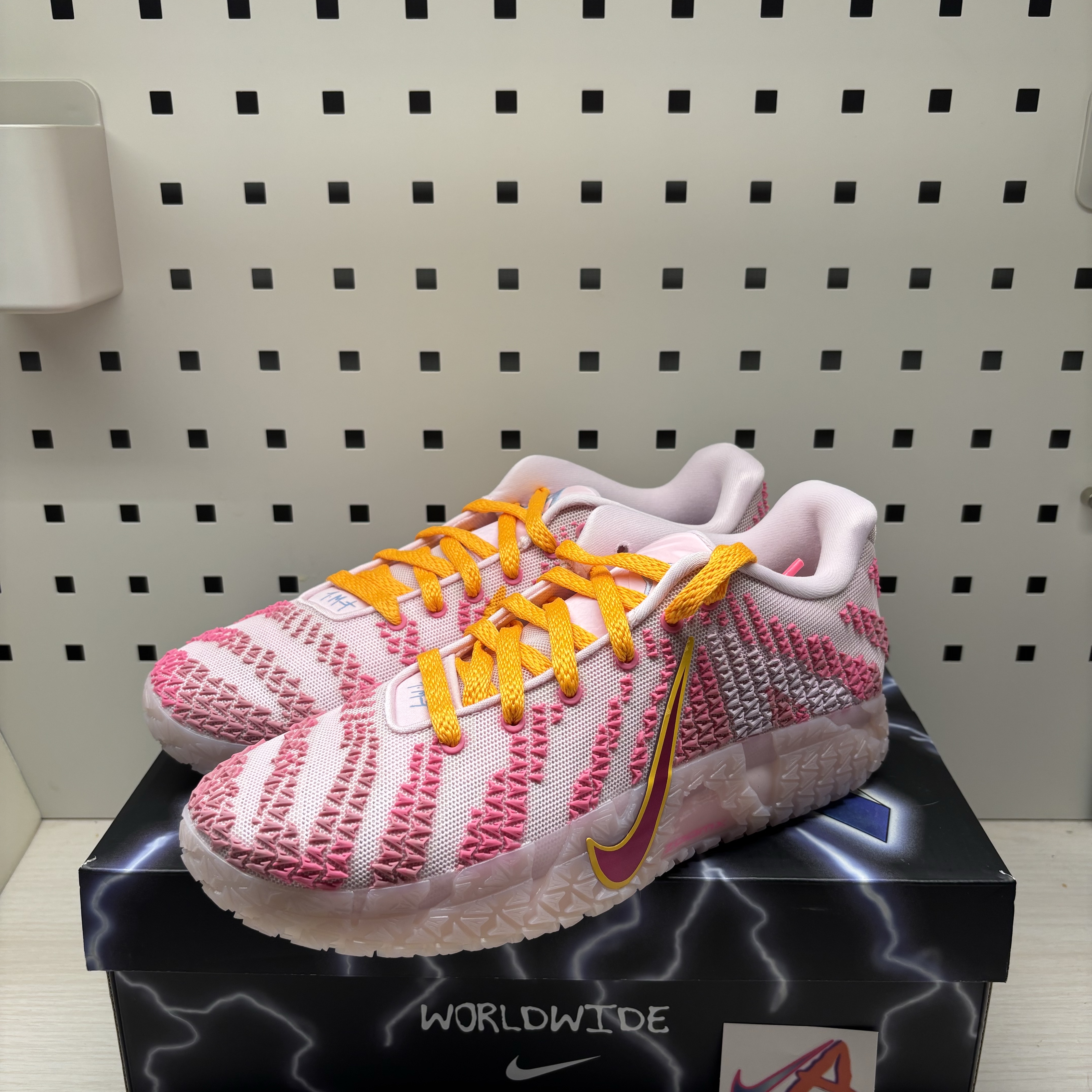 Nike Ja 3 EP Pink Foam Silt Red 착용 스타일