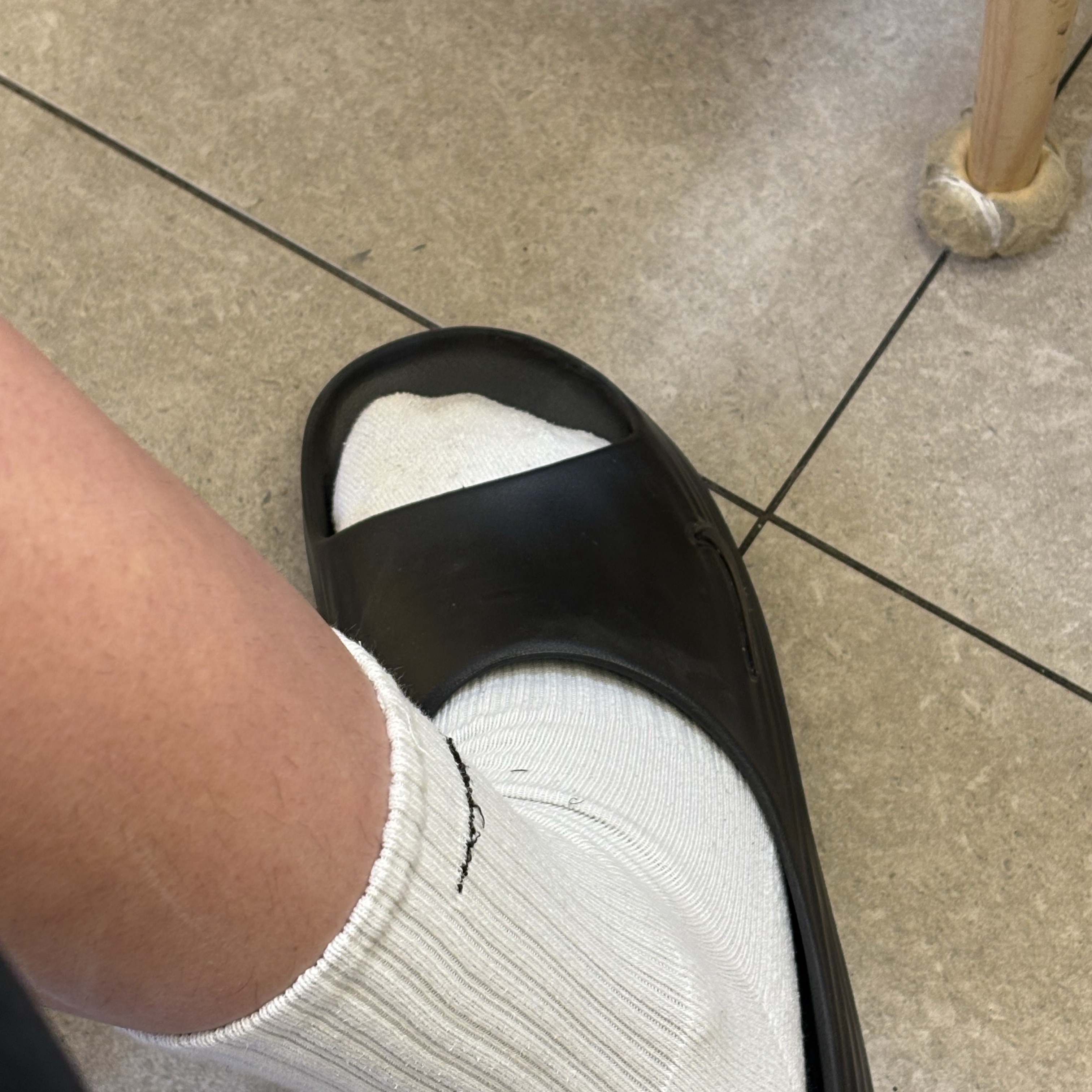 Nike ReactX Rejuven8 Slide Black 착용 스타일 - 1
