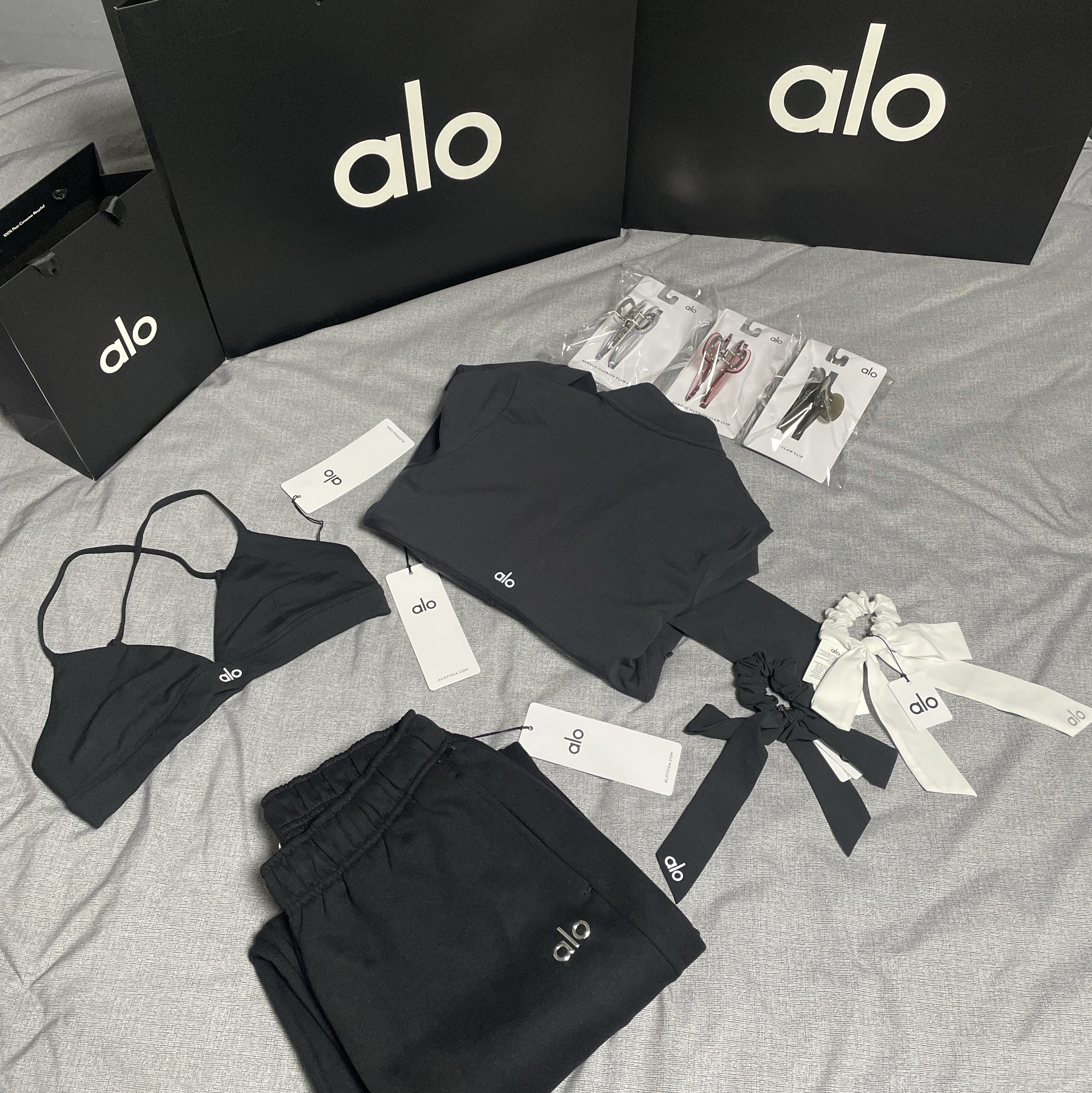 (W) Alo Yoga Airbrush Corset Full Zip Jacket Black, (W) Alo Yoga Splendor Bra Black 착용 스타일 - 1