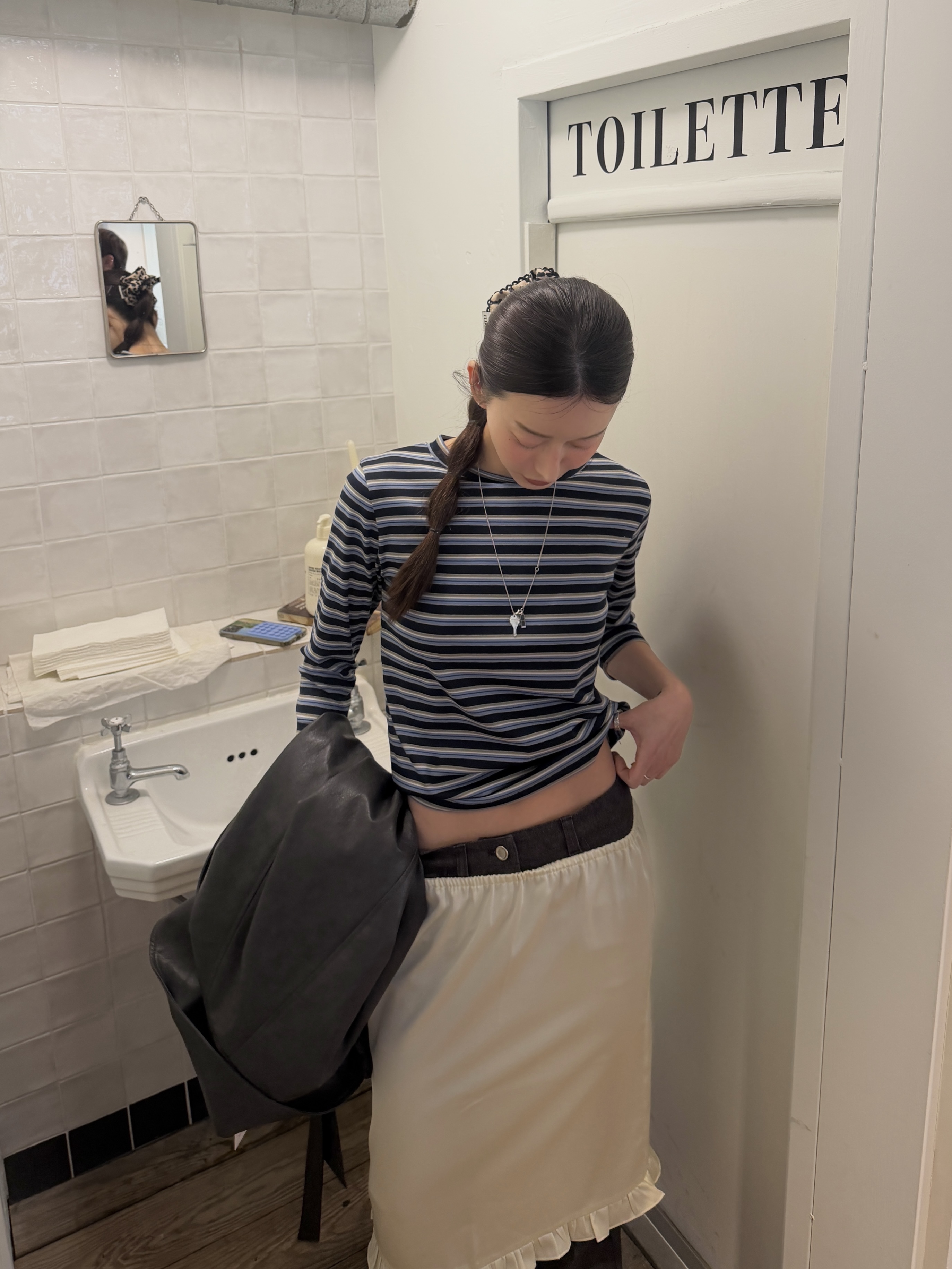 [KREAM 단독] NUMBERING #7717 Rose Key Pendant Necklace Silver 착용 스타일 - 5