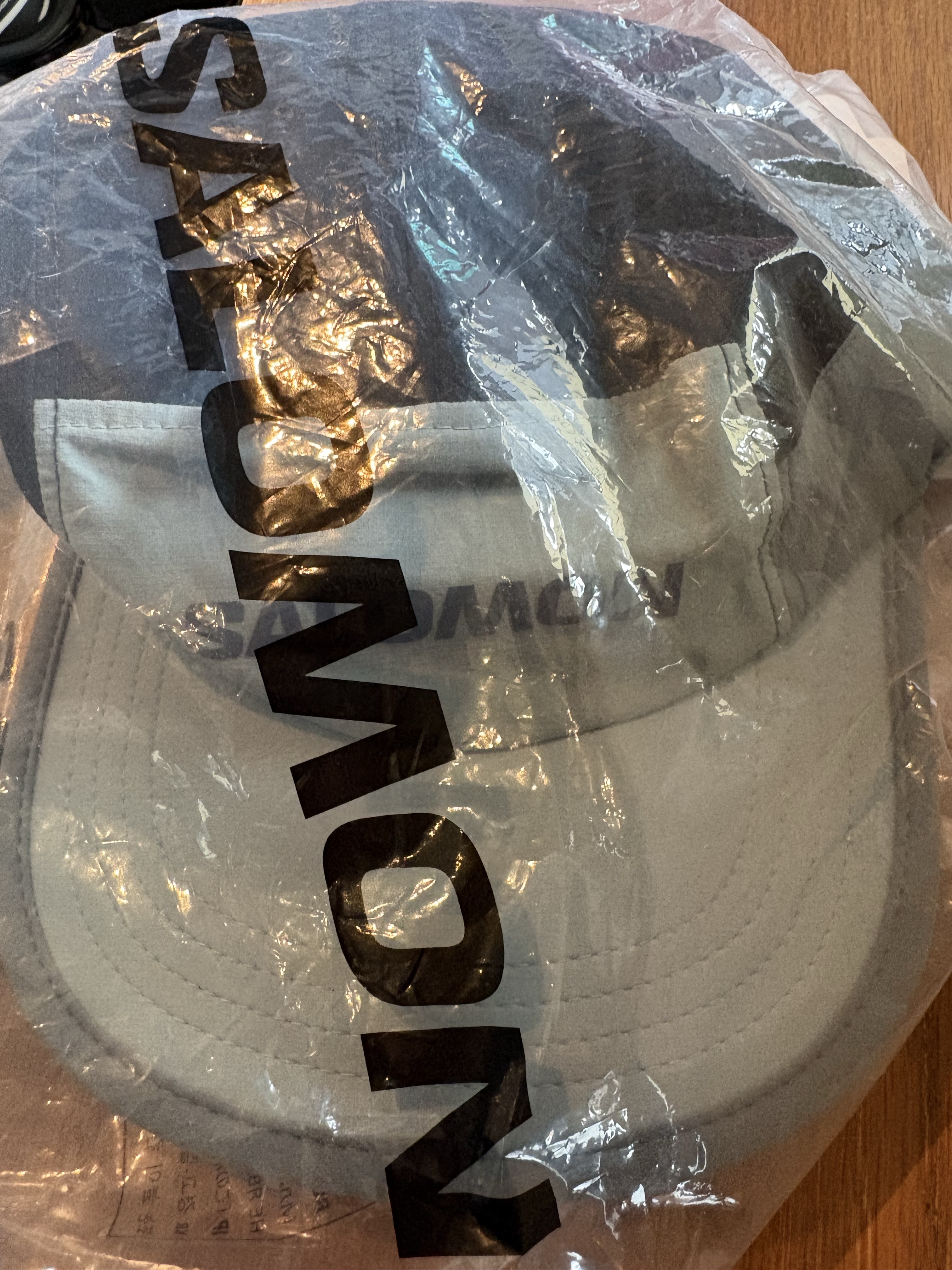 Salomon Tempos Block Cap Khaki 착용 스타일