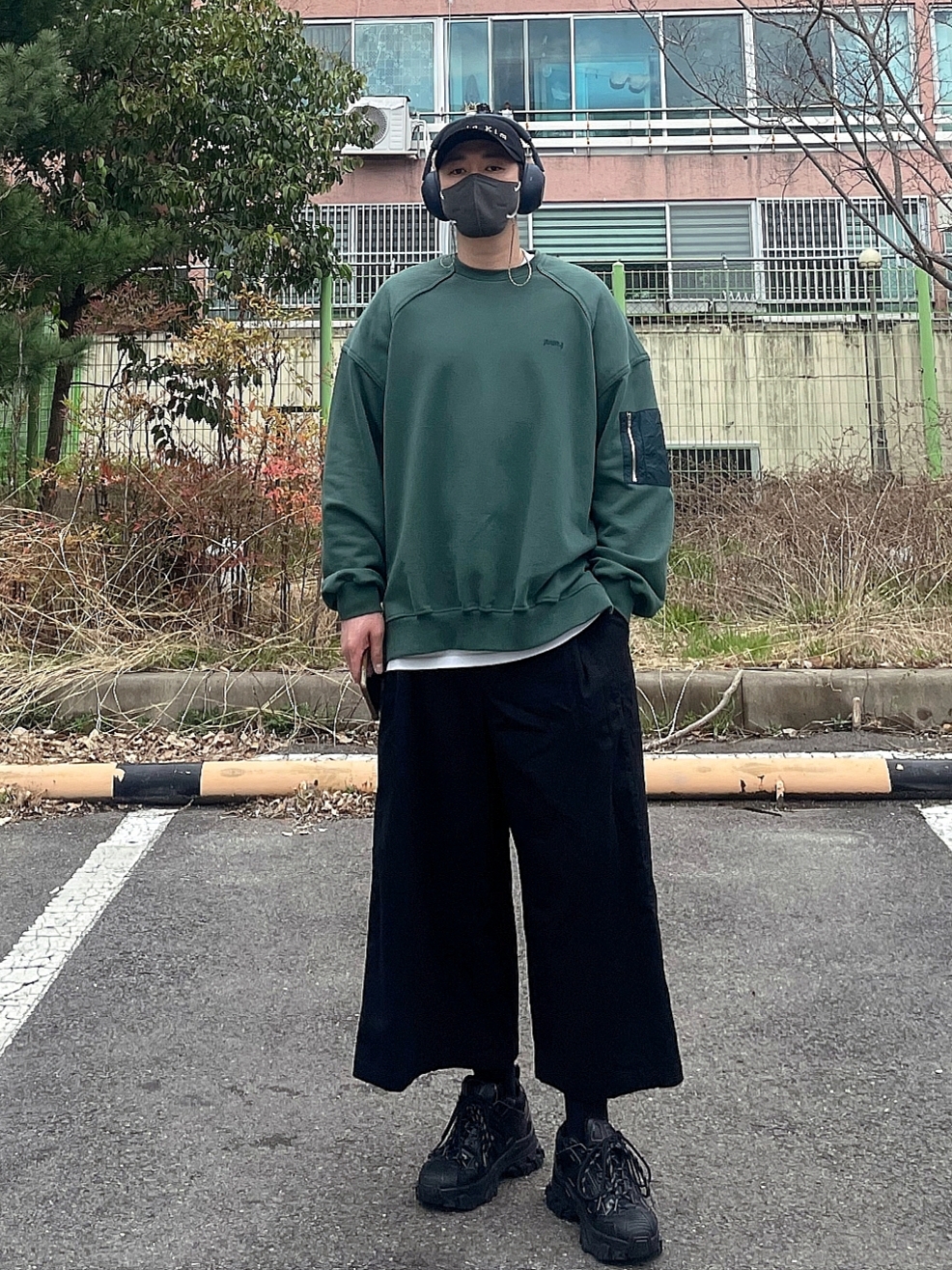 Matin Kim Matin Herringbone Typo Ball Cap Black, Sony WH-1000XM6 Midnight Blue (Korean Ver.) 착용 스타일 - 1