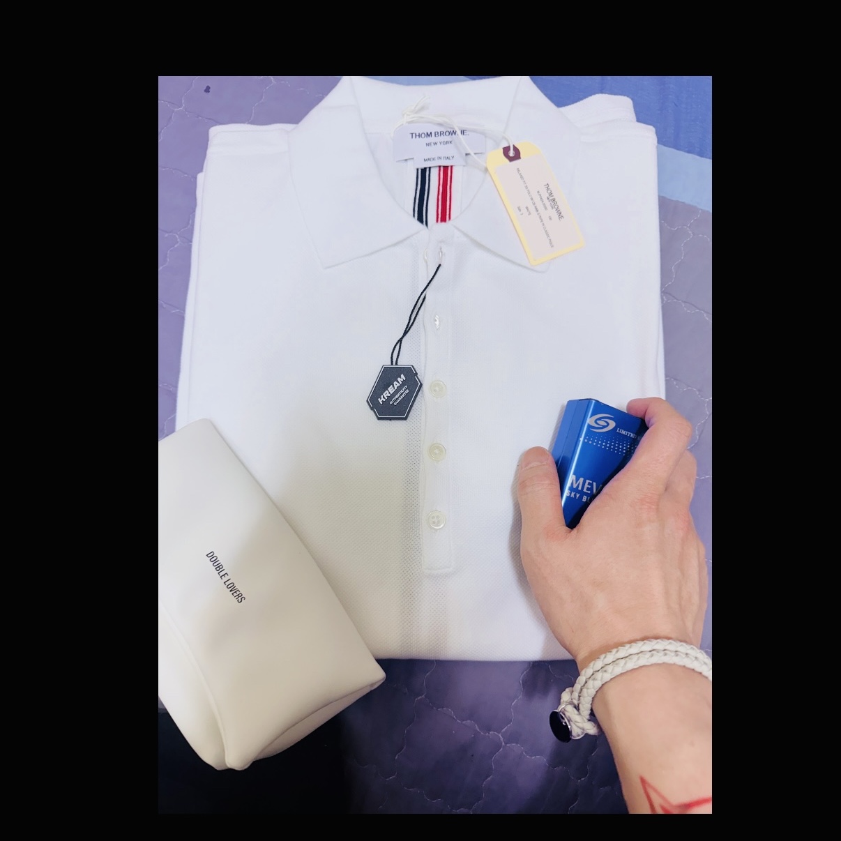 Thom Browne Cotton Pique Center Back Stripe Relaxed Fit Polo White 착용 스타일 - 2