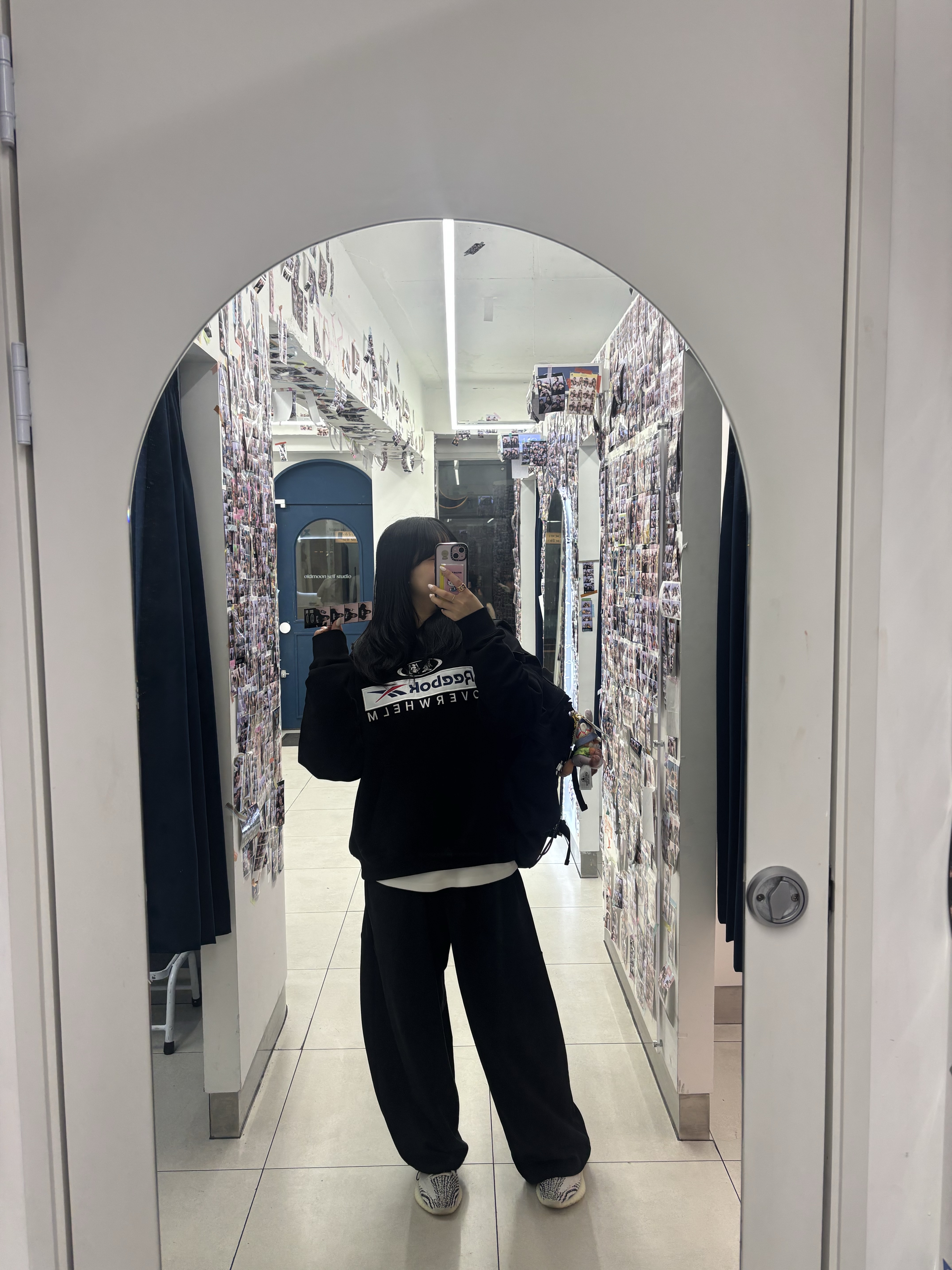 [예약배송] Reebok × Overwhelm Hoodie Black, Adidas Yeezy Boost 350 V2 Zebra 2017/2019/2020 착용 스타일 - 2