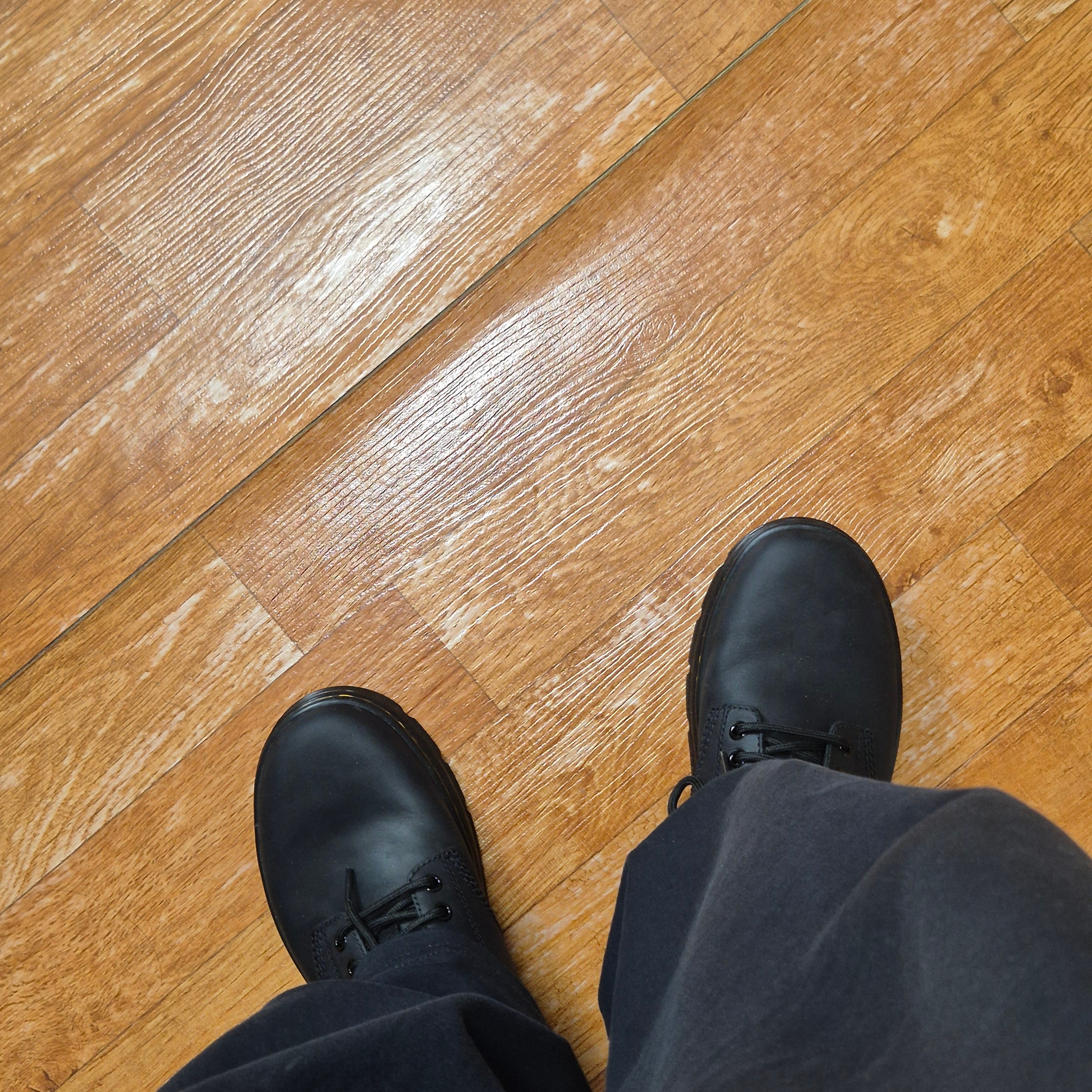 Dr. Martens Reeder Wyoming Leather Utility Shoes Black 착용 스타일 - 1