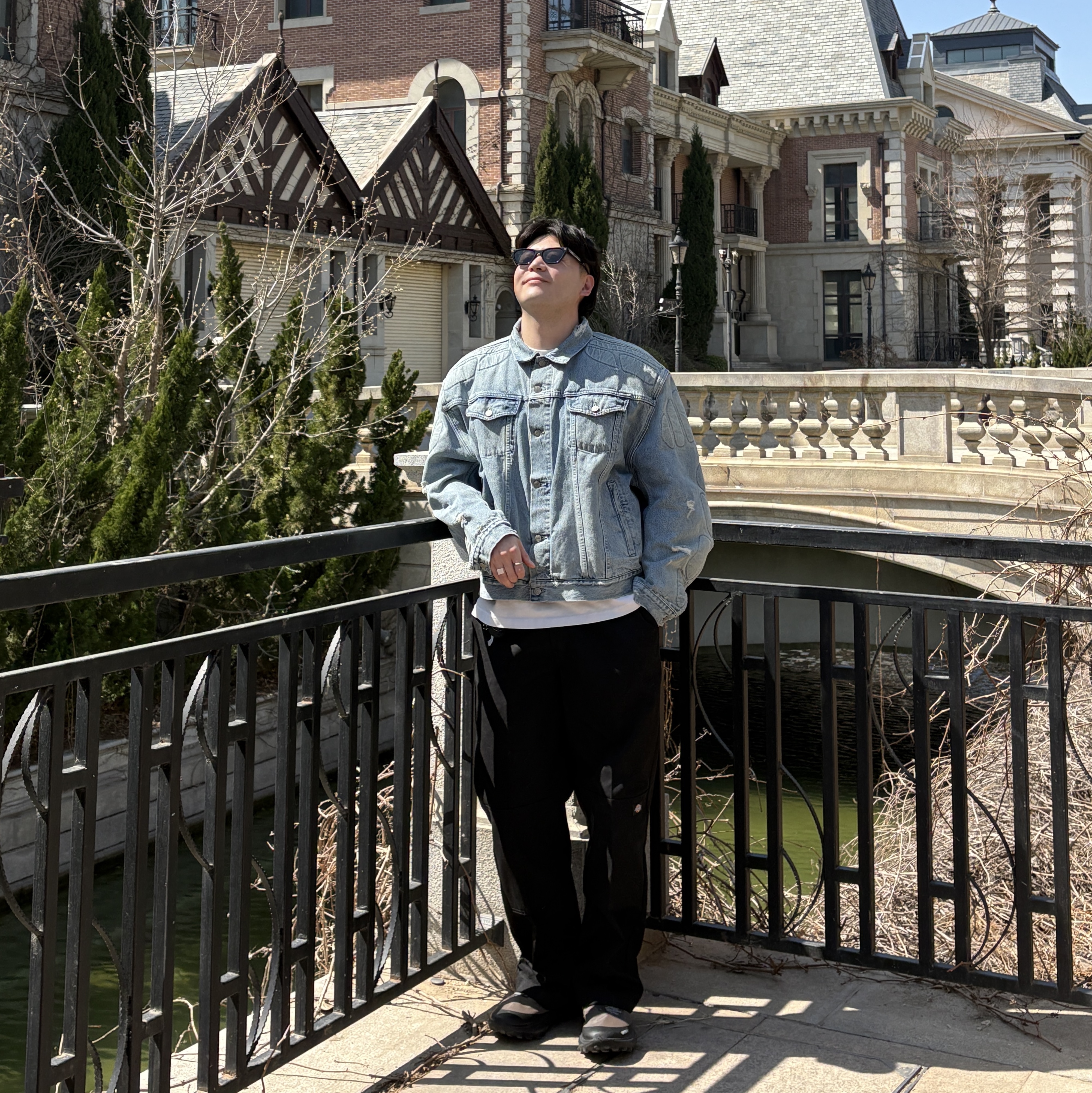 Yeezy Gap Engineered By Balenciaga Padded Denim Jacket Blue, Satisfy The Rocker Falcon (Special Edition) 착용 스타일