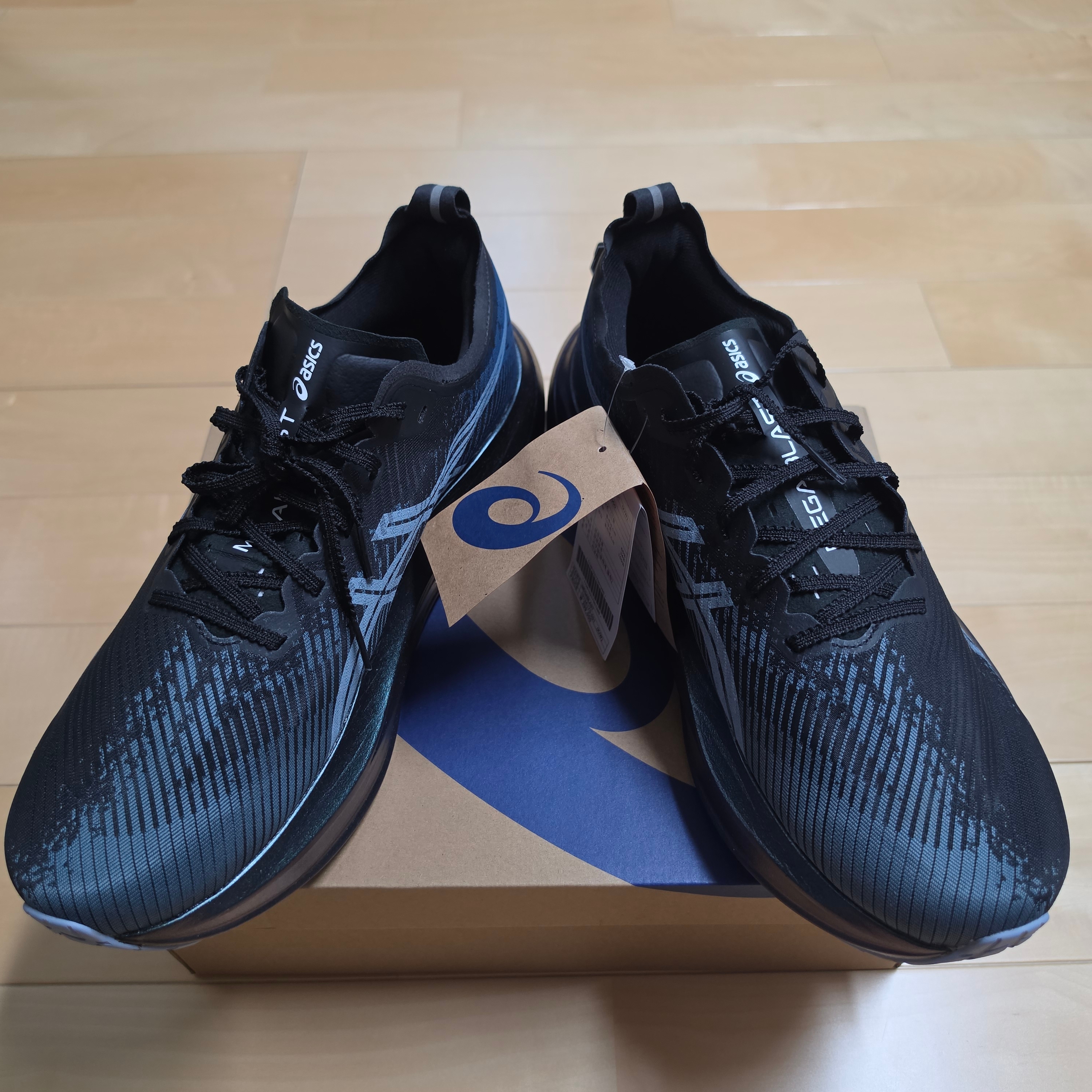 Asics Megablast Black White 착용 스타일 - 3