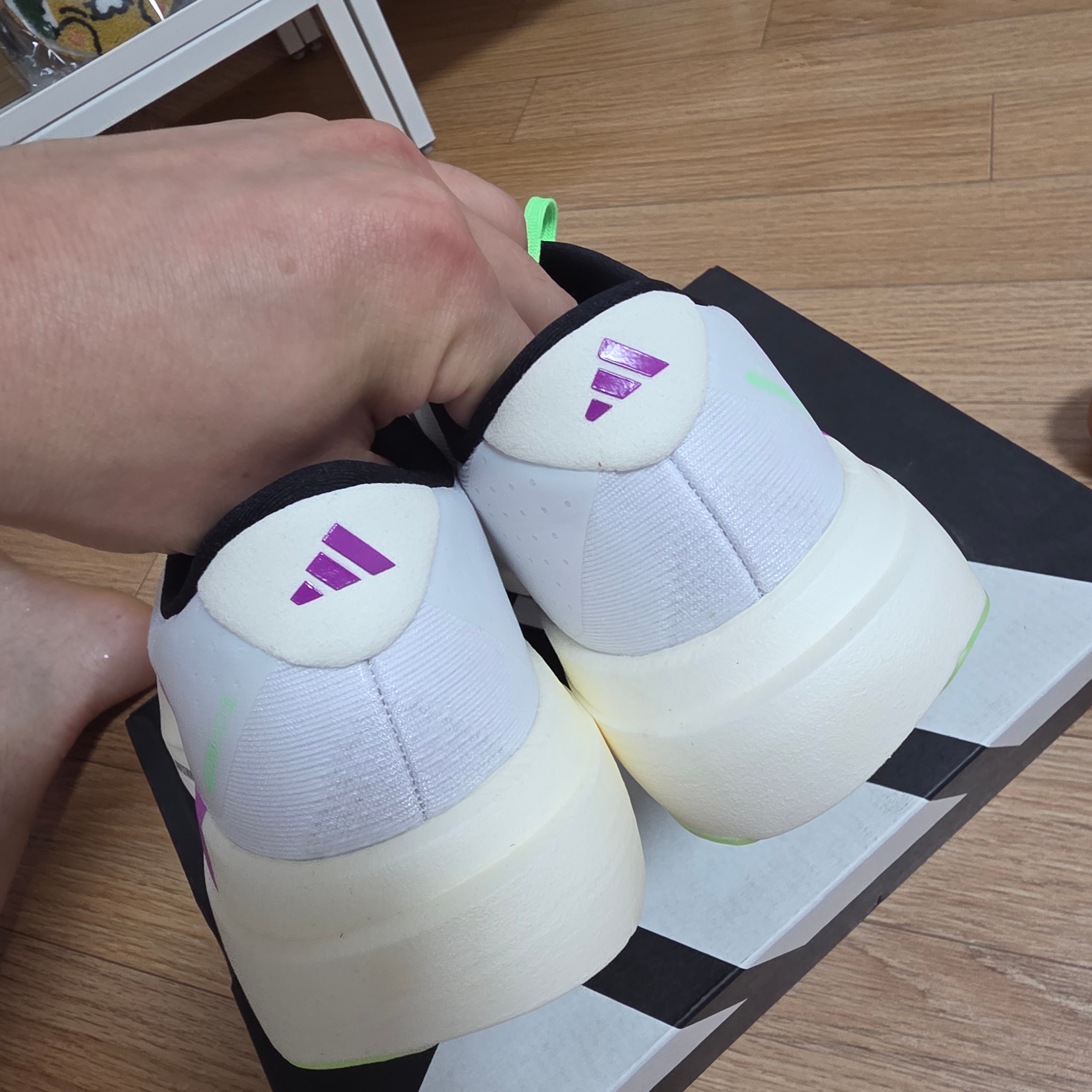 Adidas Adizero EVO SL Cloud White Collegiate Purple 착용 스타일 - 3
