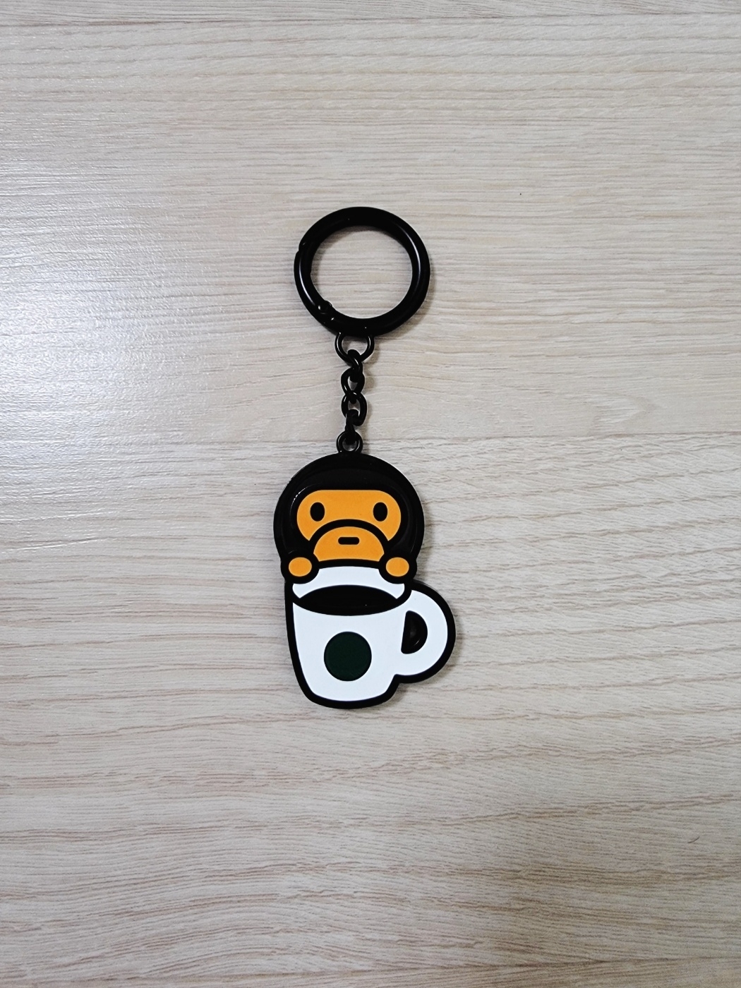 Starbucks x BAPE Baby Milo Keychain 착용 스타일