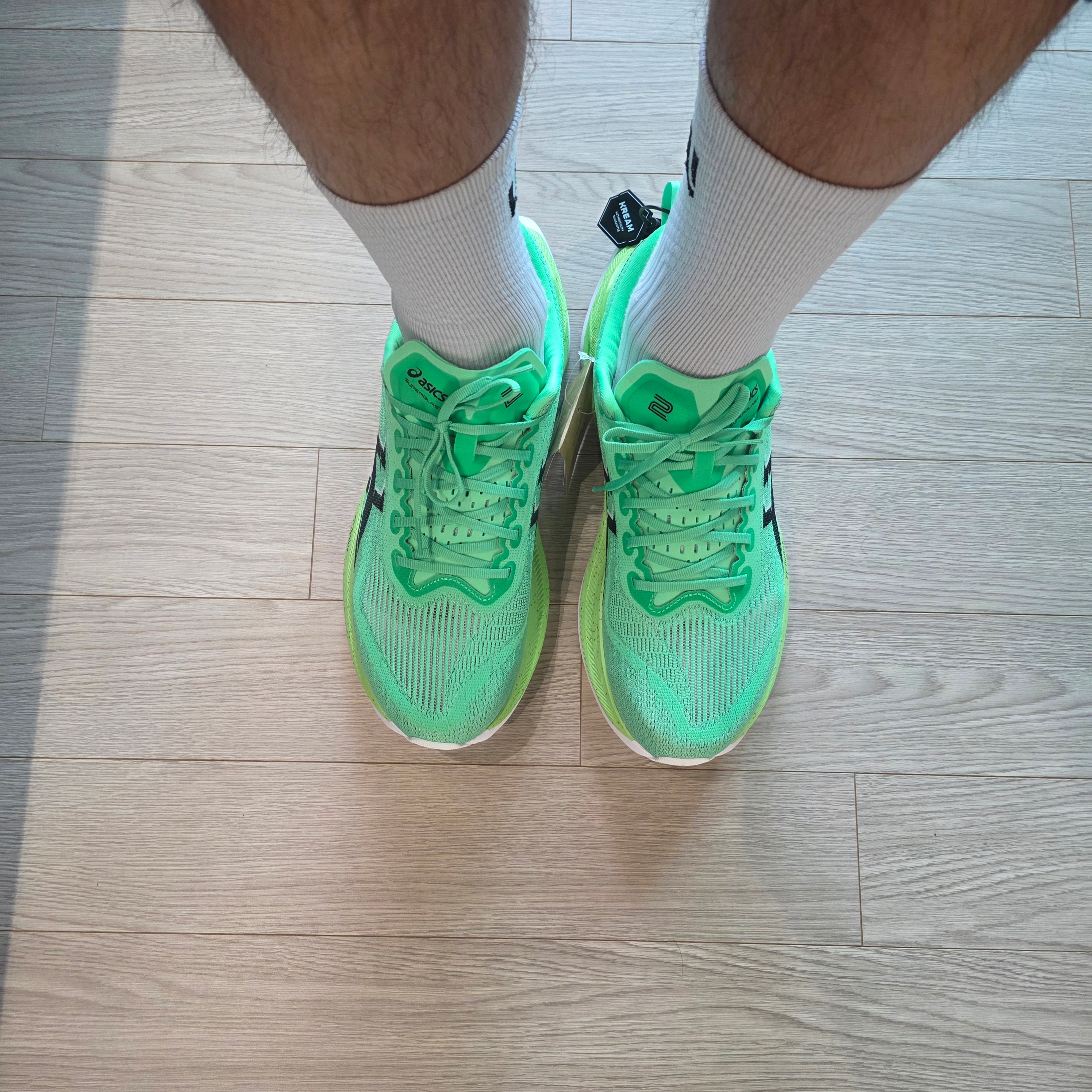 Asics Superblast 2 Ekiden Vital Green Black 착용 스타일 - 1