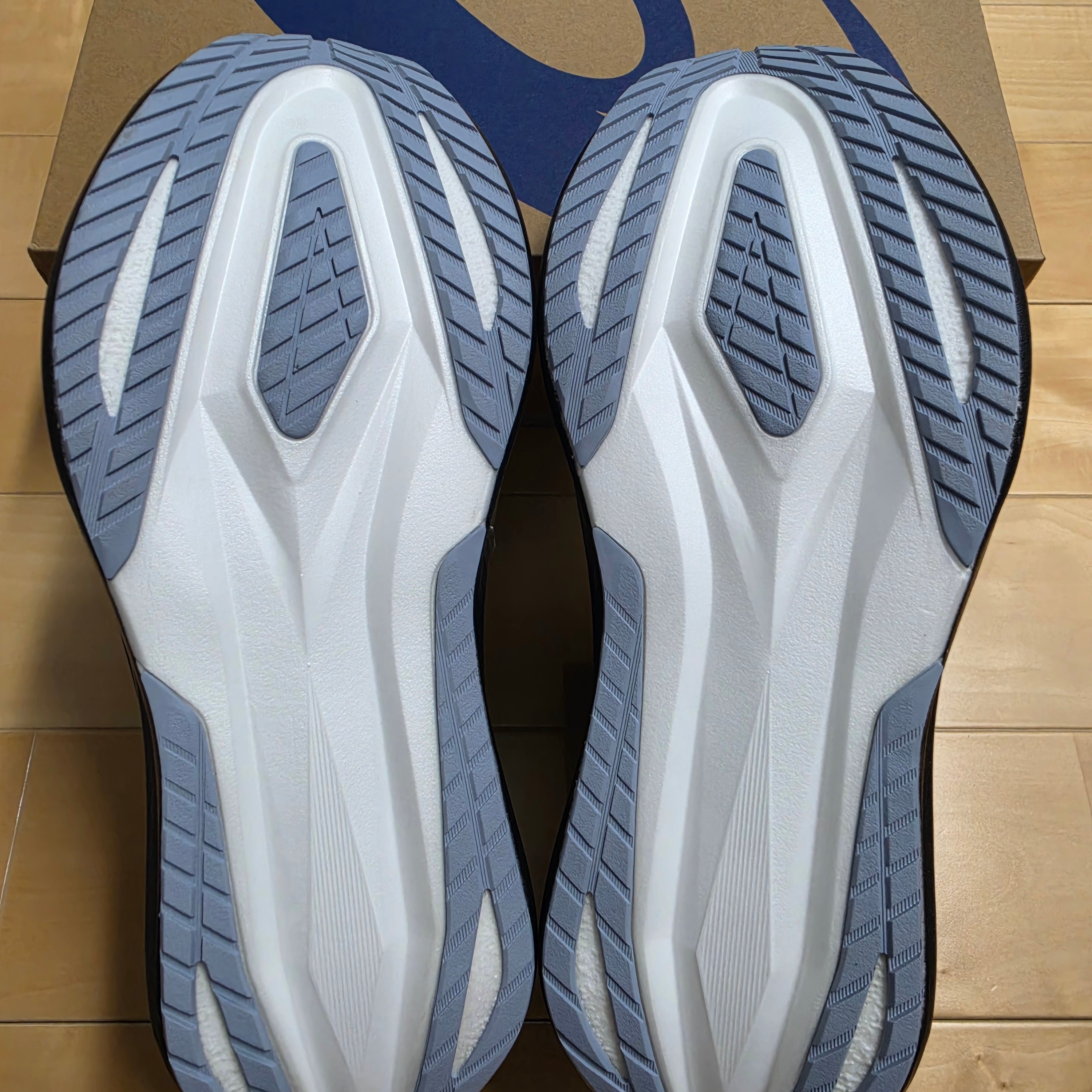 Asics Megablast Black White 착용 스타일 - 6