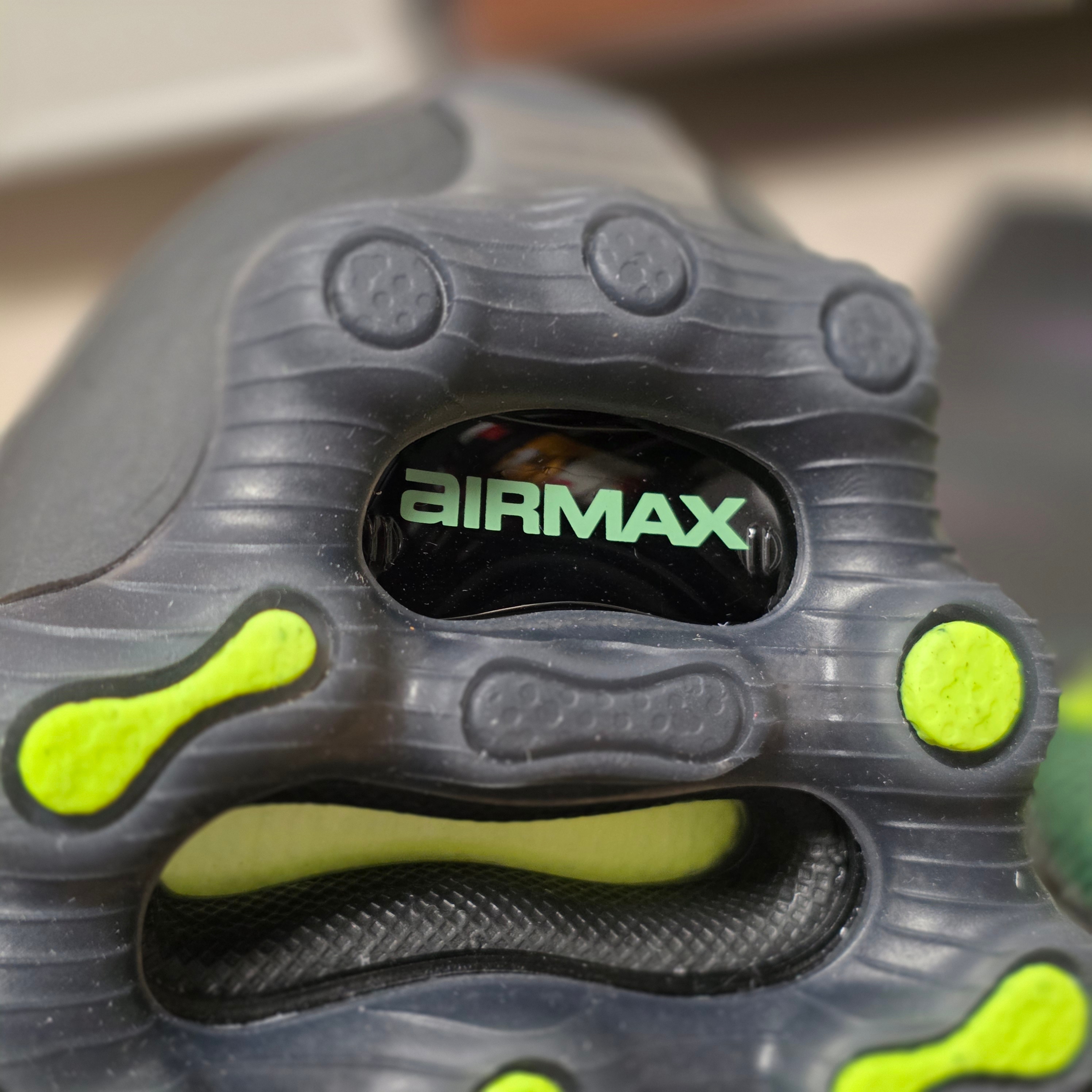 Nike Air Liquid Max Radiant Green and Green Apple 착용 스타일 - 4