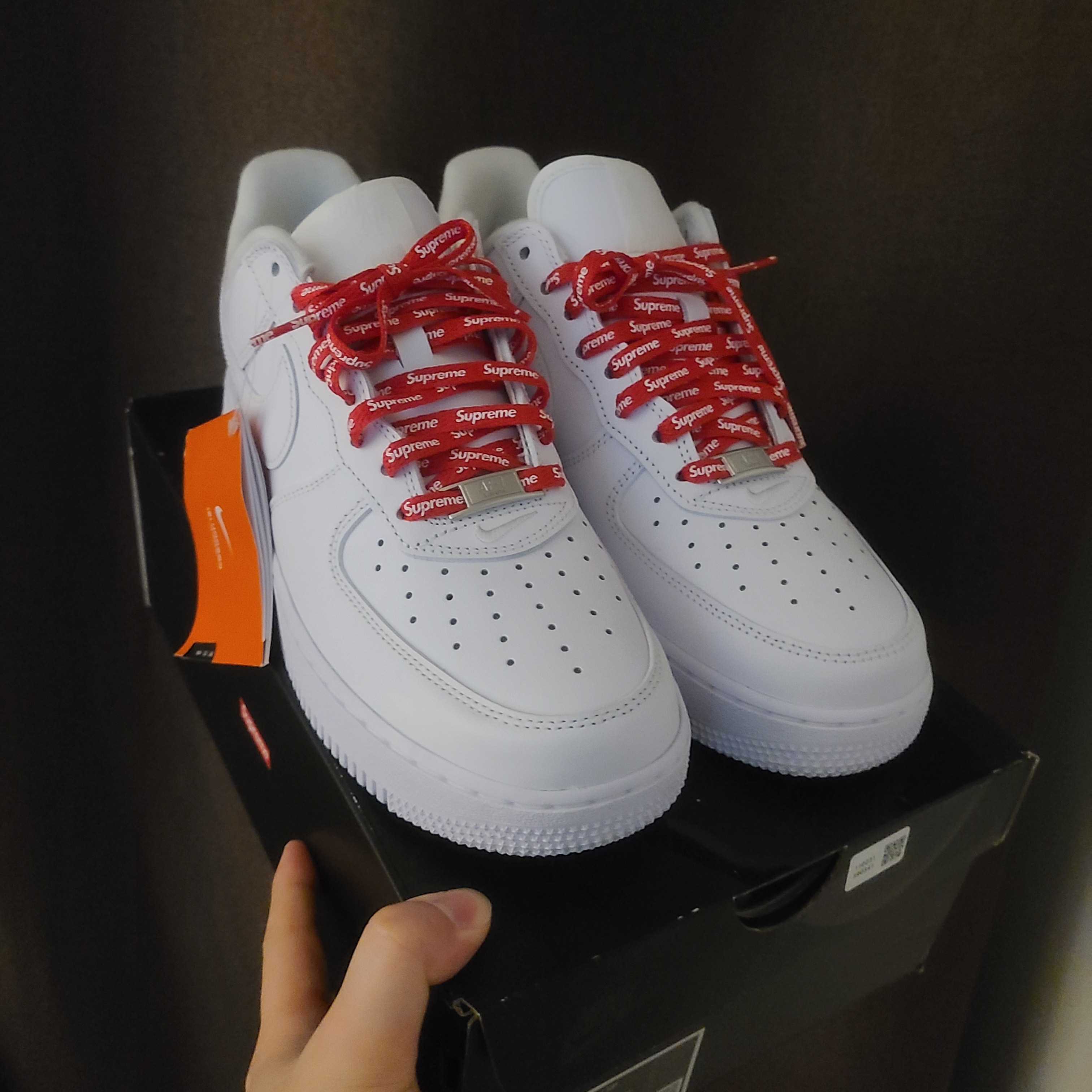 Nike x Supreme Air Force 1 Low White 착용 스타일