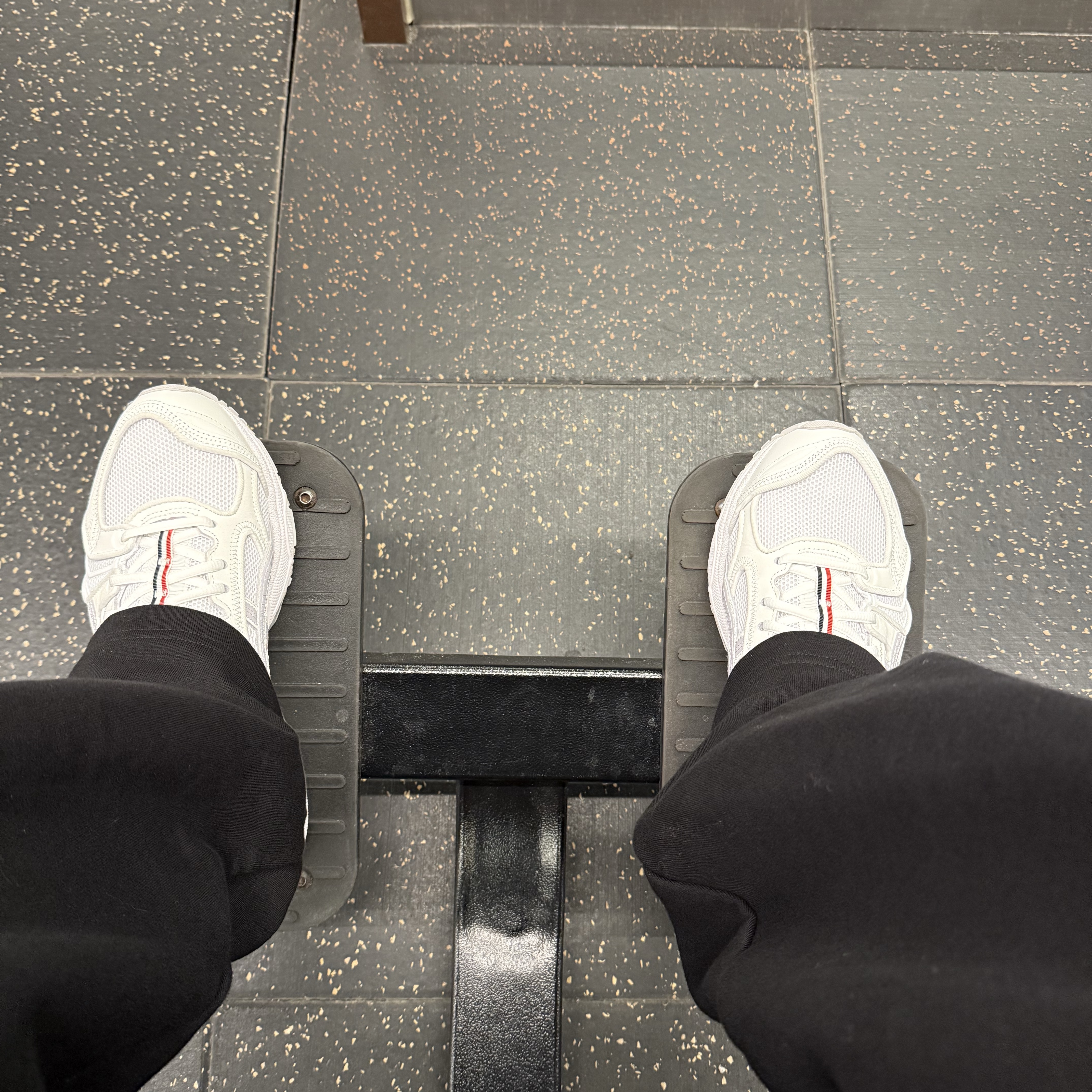 Asics x Thom Browne Gel-Kayano 14 White 착용 스타일 - 3