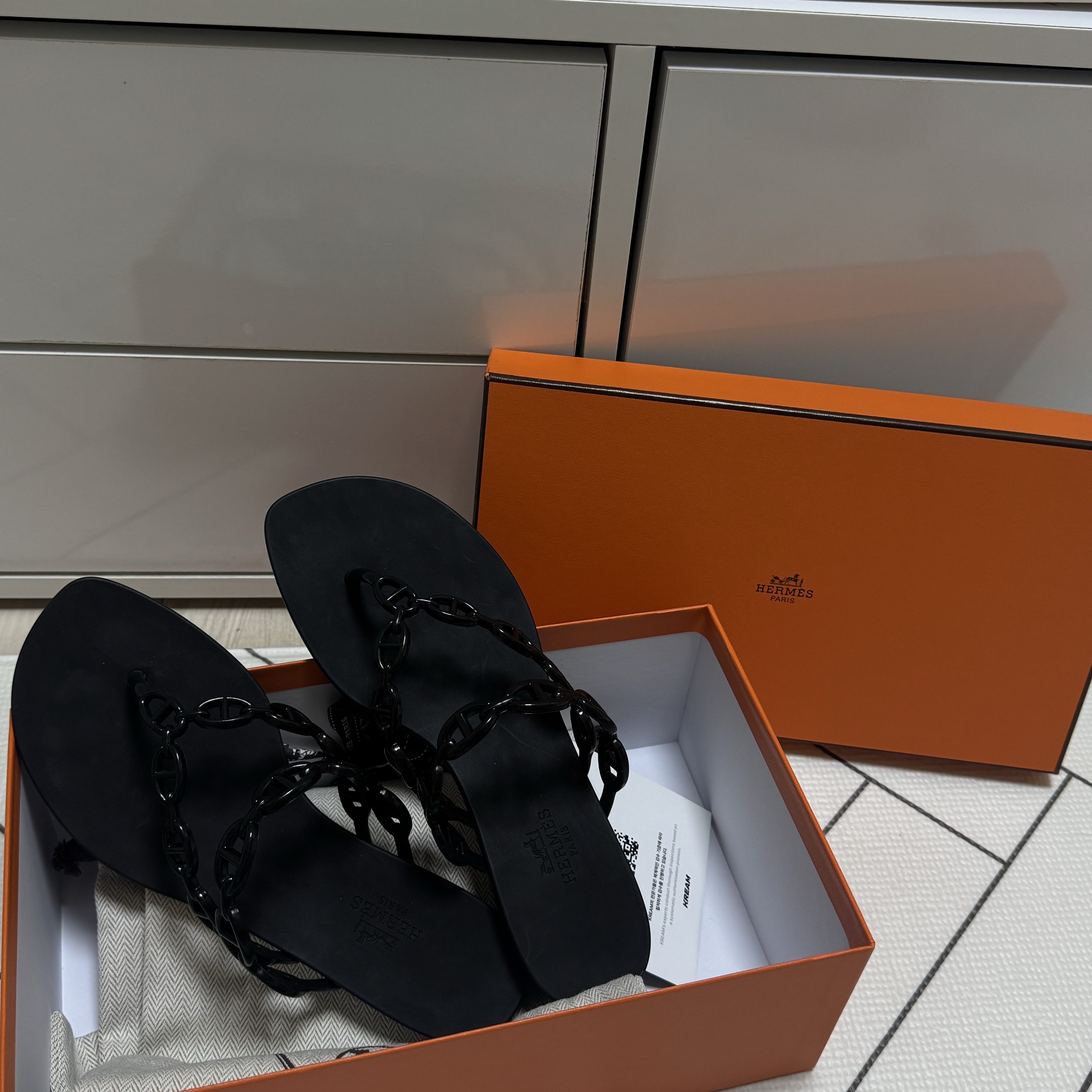 (W) Hermes Island Sandal & Noir 착용 스타일