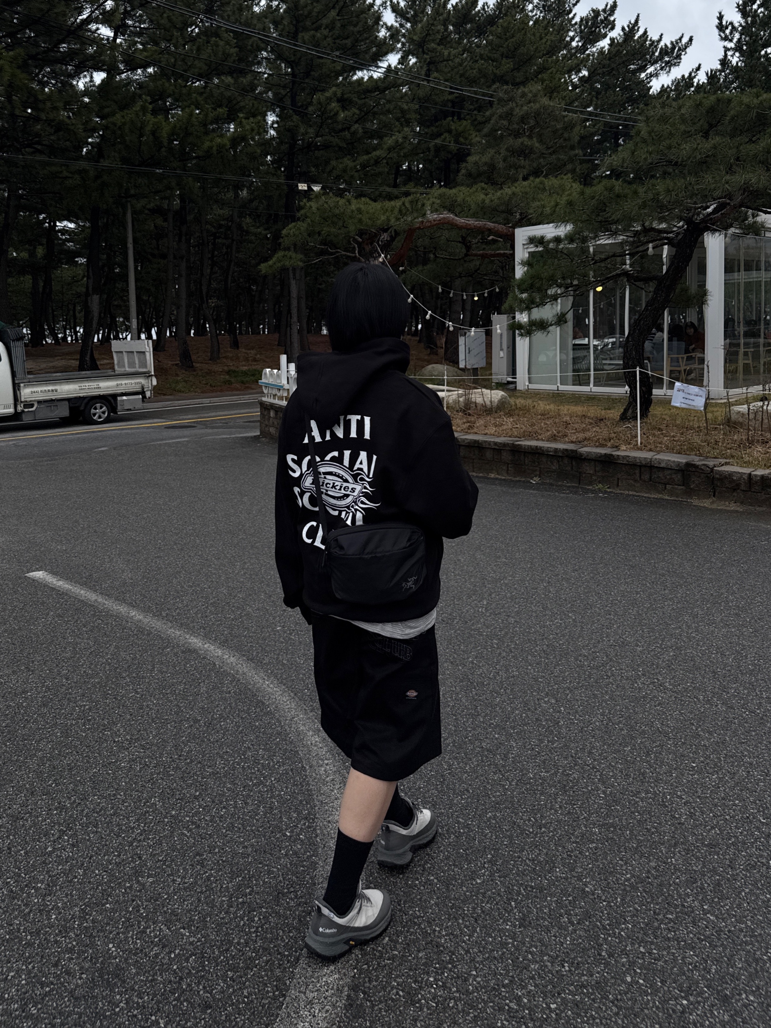 Arc'teryx Heliad 6 Crossbody Bag Black 착용 스타일