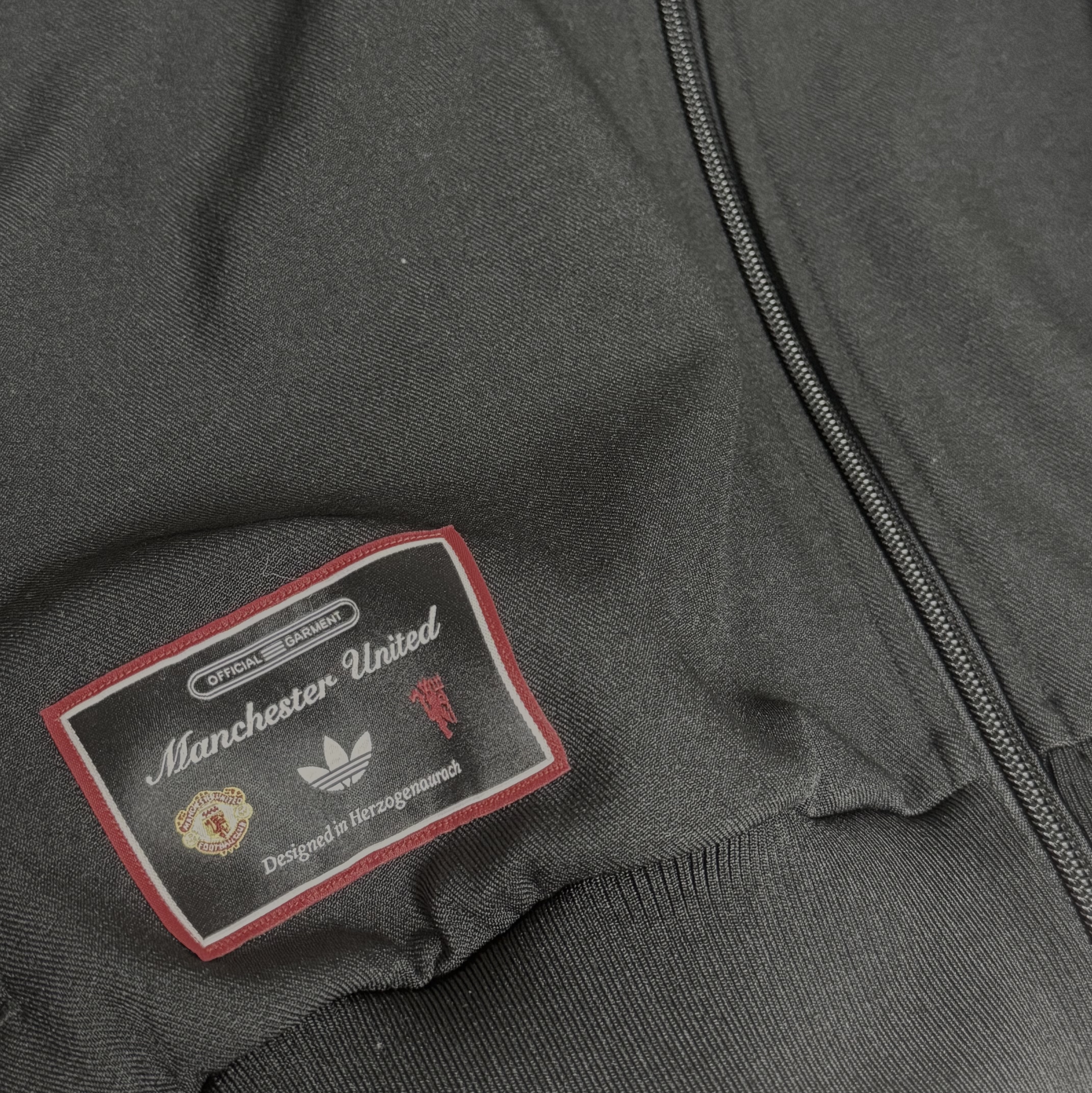 Adidas Manchester United Terrace Icon Track Top Black - US Sizing 착용 스타일 - 1