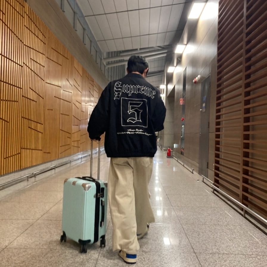 Jordan 1 x Travis Scott x Fragment Retro Low OG SP Military Blue, Supreme Old English Track Jacket Black - 25SS 착용 스타일 - 1