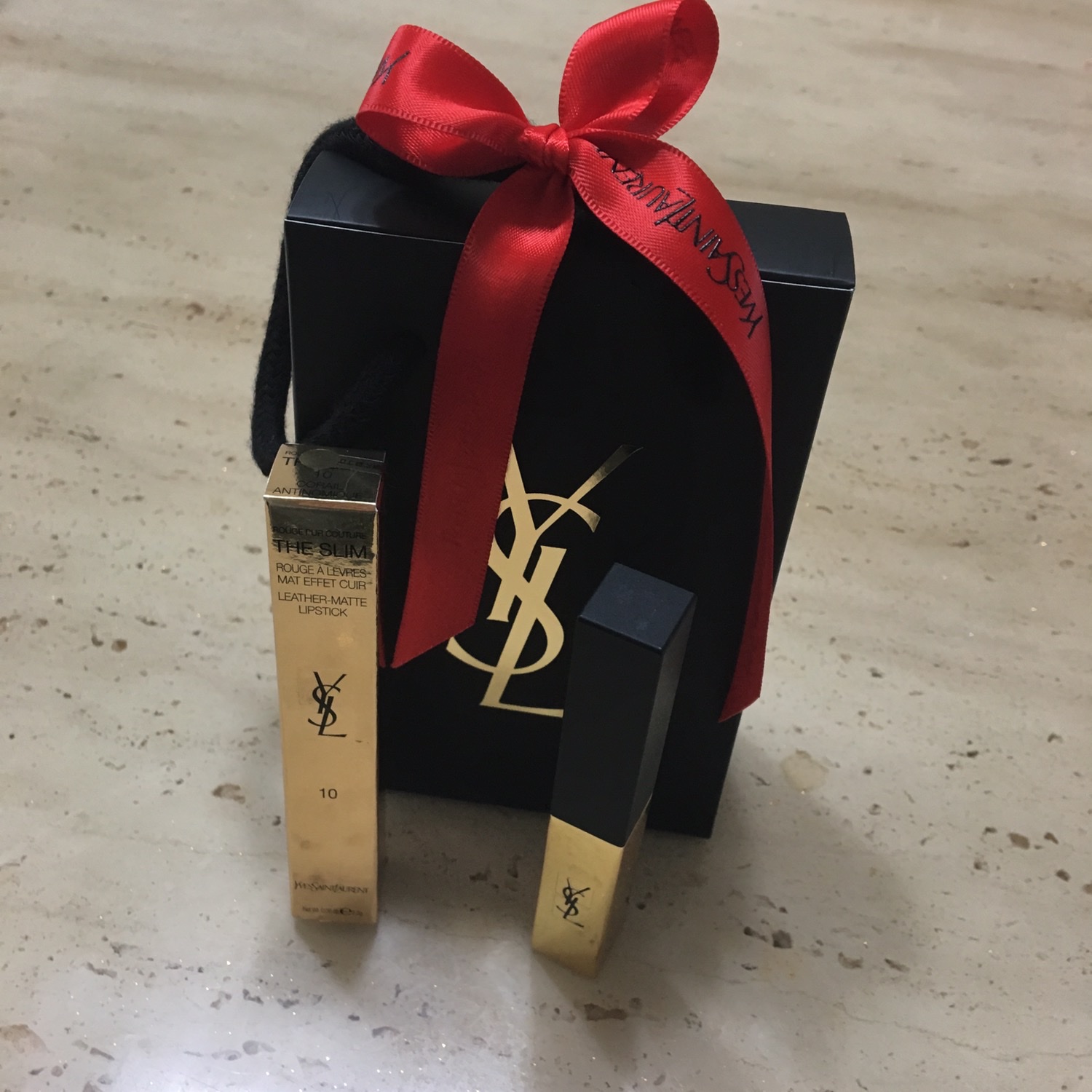 Yves Saint Laurent Rouge Pur Couture The Slim Matte Lipstick 10 Corail Antinomique 착용 스타일