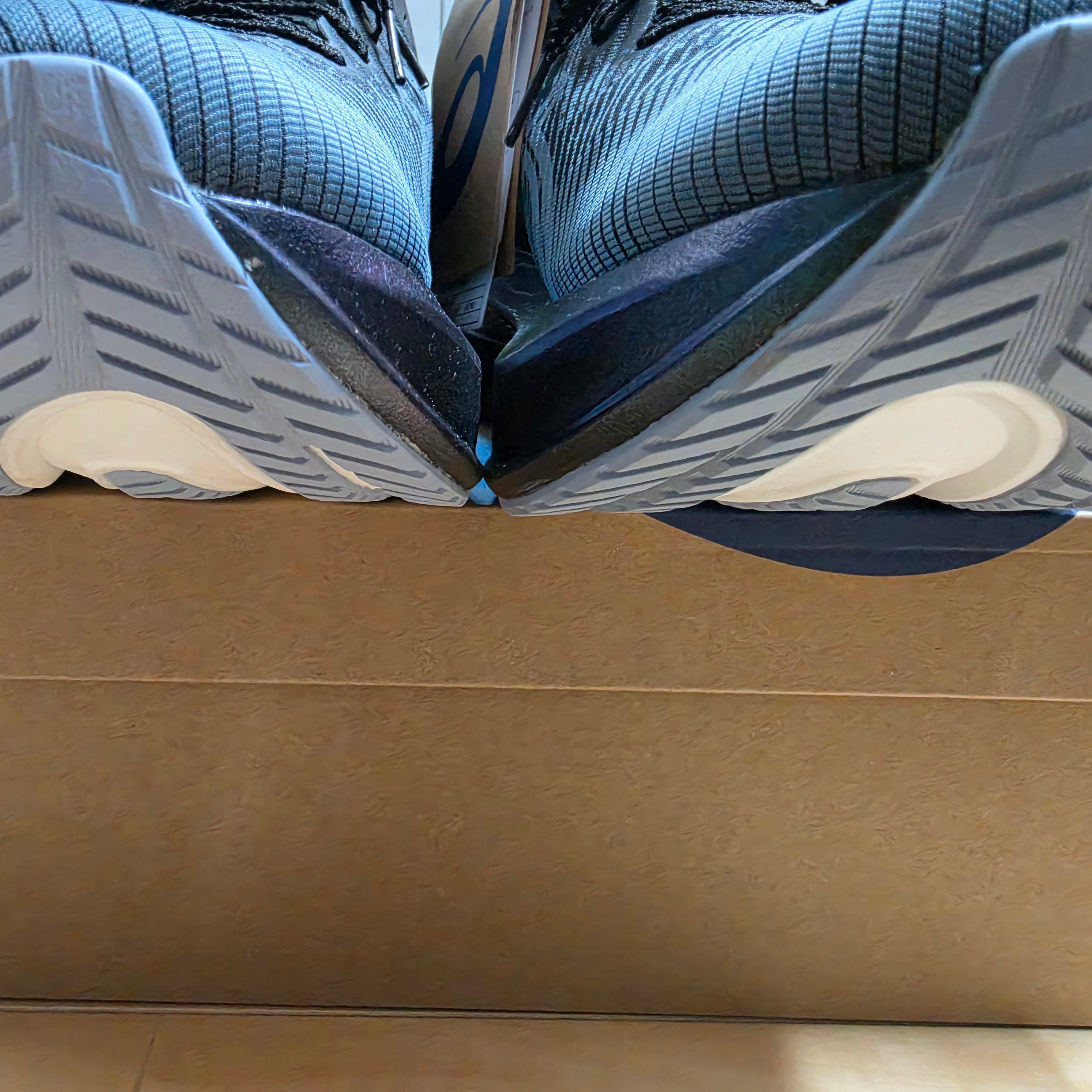 Asics Megablast Black White 착용 스타일 - 9