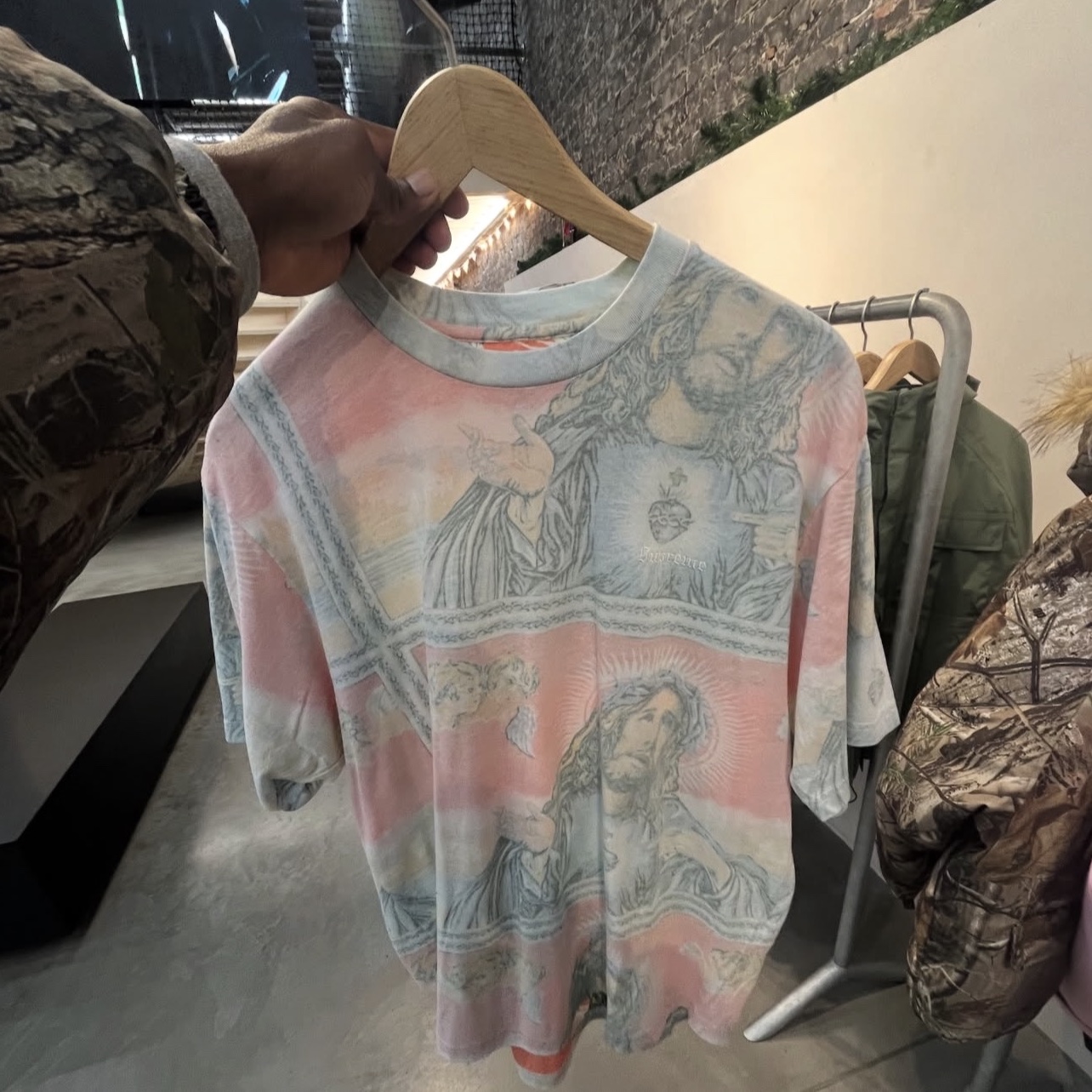 Supreme Jesus T-Shirt Multicolor - 25FW 착용 스타일 - 1