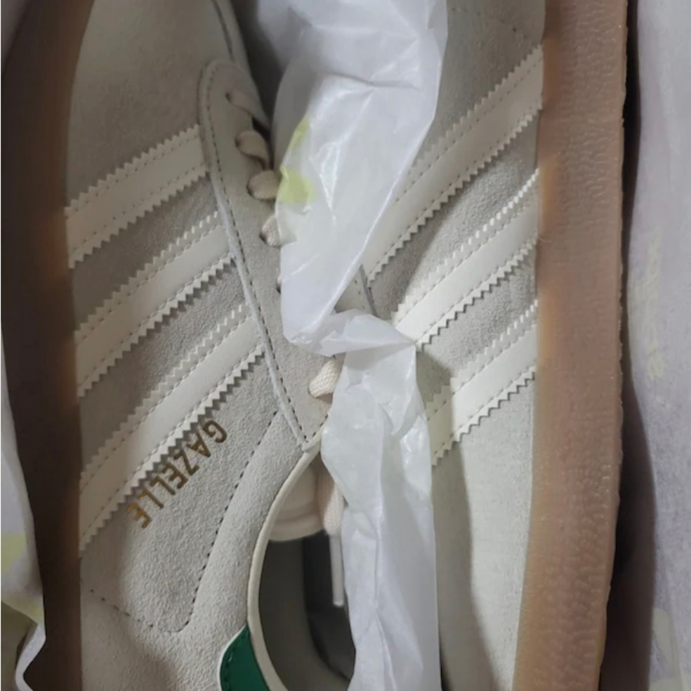 (W) Adidas Gazelle Wonder White Cream White 착용 스타일