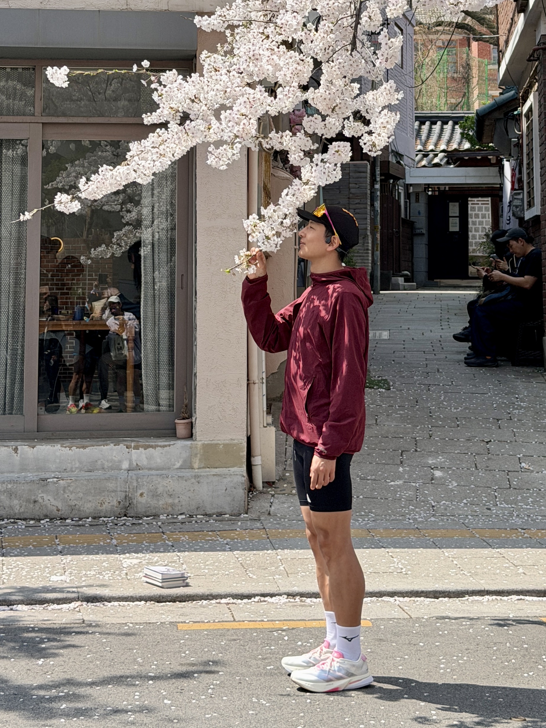 Adidas Adizero Boston 13 Core White Silver Metallic, Nike ACG Lava Loops Dri-Fit ADV Half Trail Running Tights Black Summit White - Asia 착용 스타일 - 2