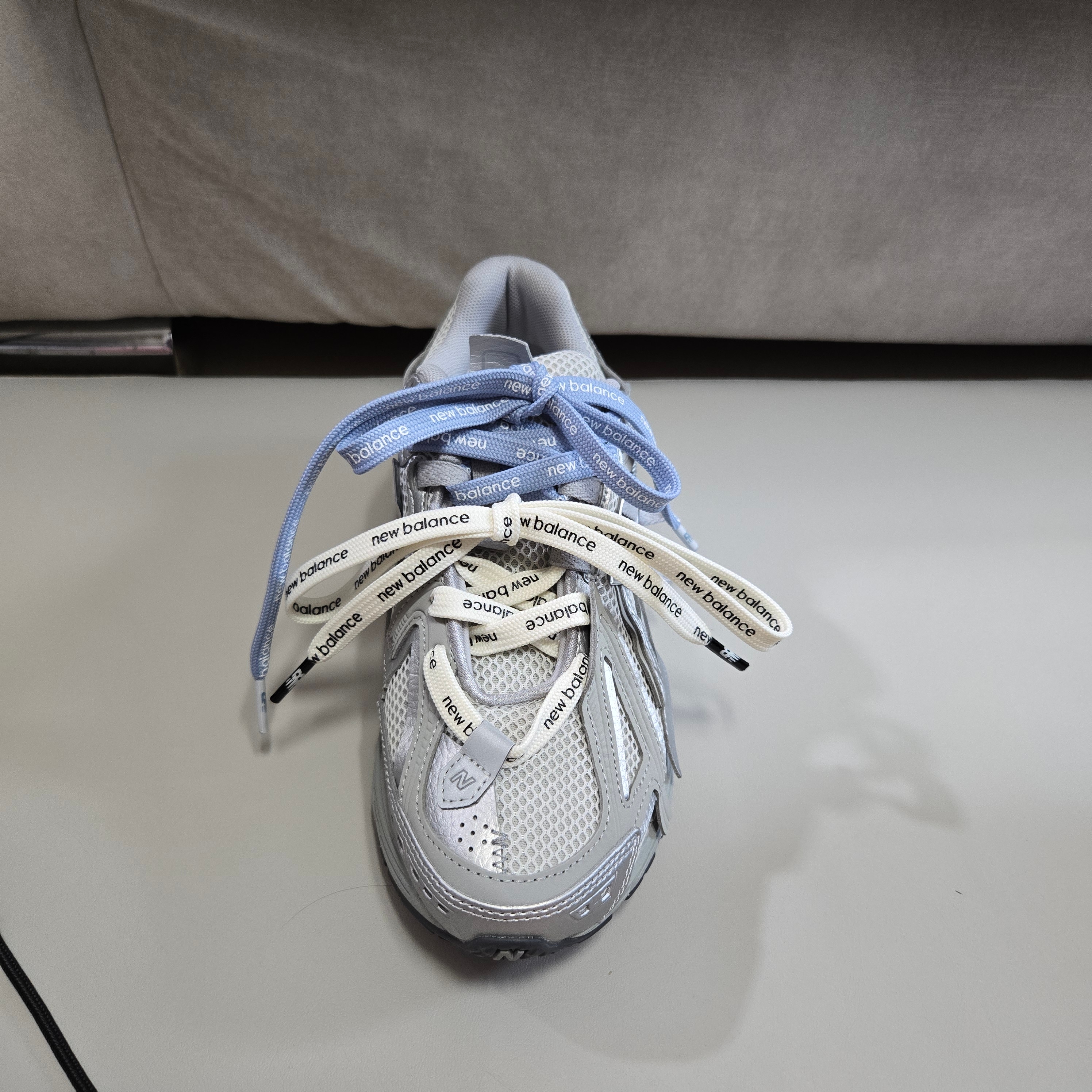 New Balance 1906A Concrete Silver Metallic 착용 스타일