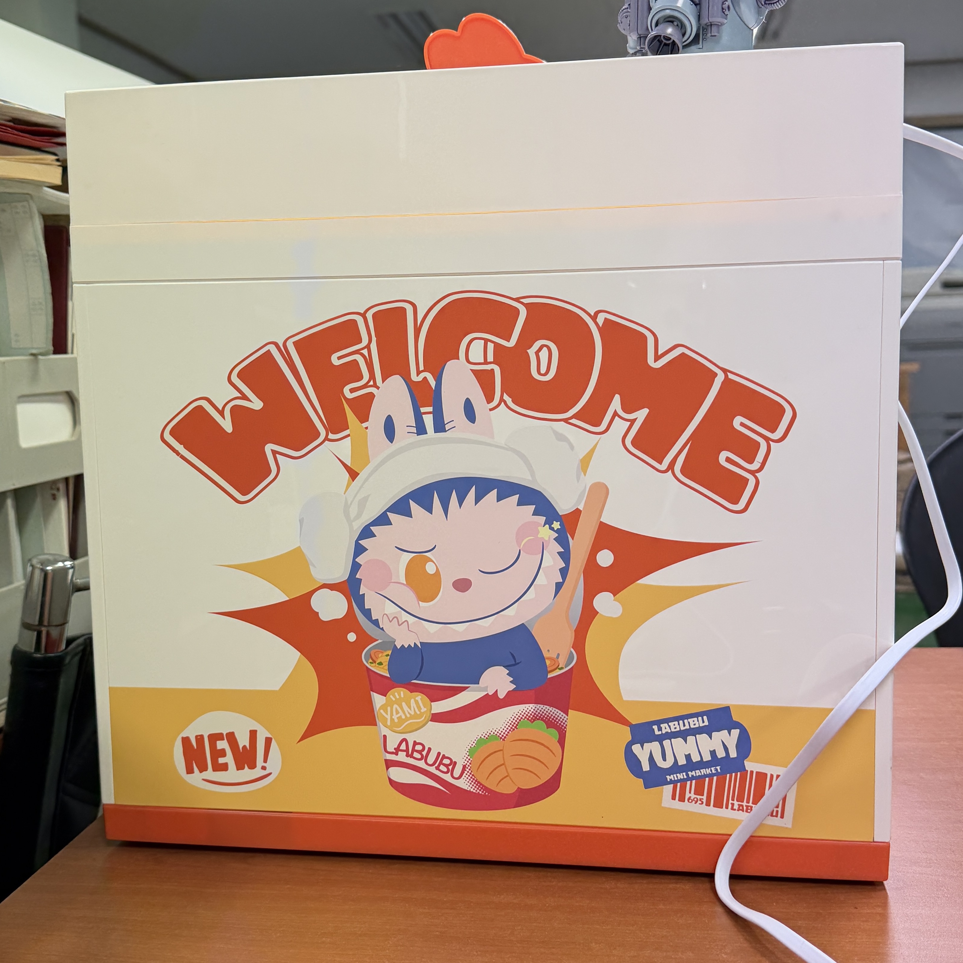 Pop Mart Labubu The Monsters Wacky Mart Series Display Container 착용 스타일 - 3