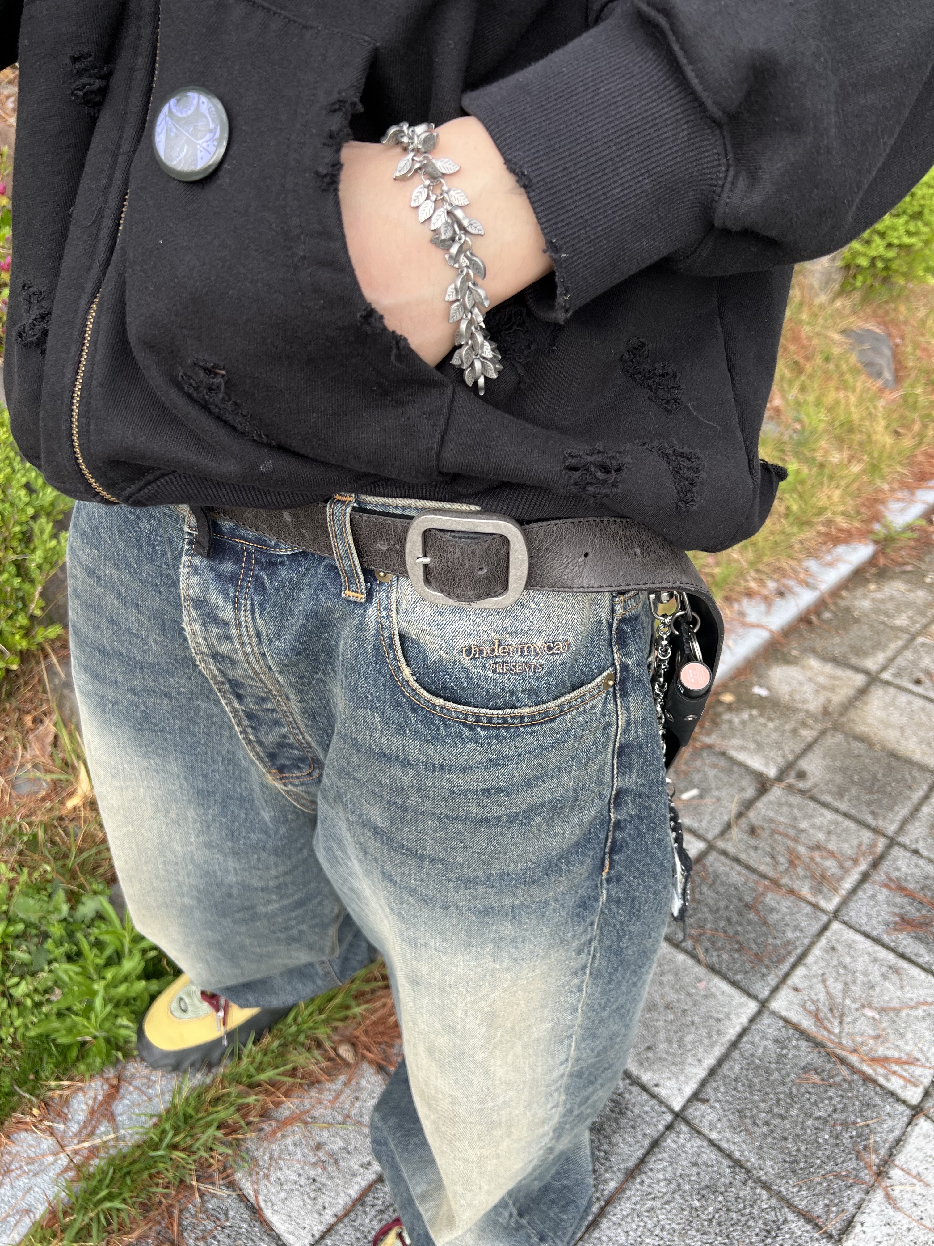 Undermycar Mu.26 Anti Fxxking Logo Play Brush Washed Wide Jeans Oil Blue, Undermycar Otter Oversized Damage-Washed Hood Zip-Up Sepia - 22FW 착용 스타일 - 7