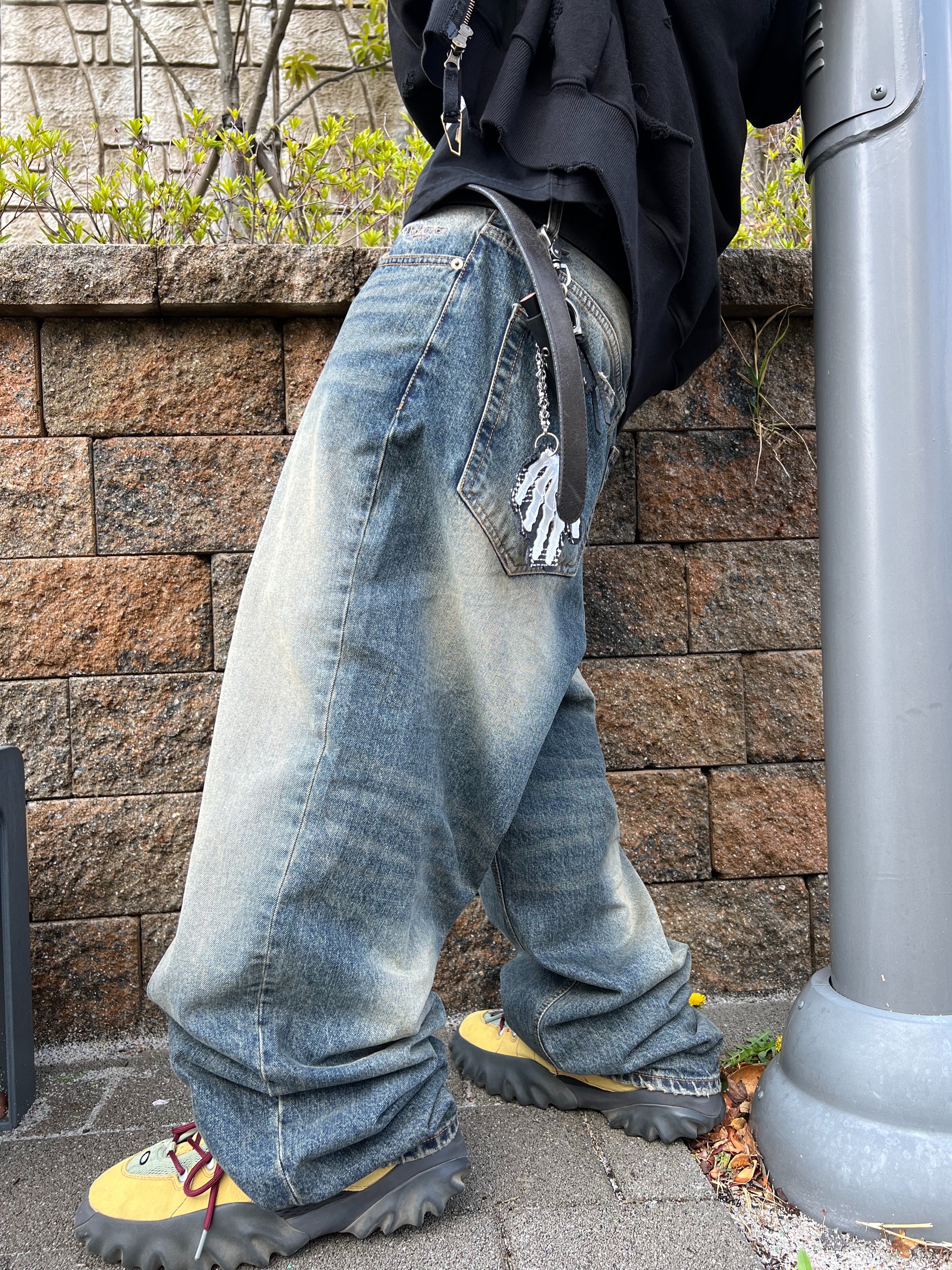 Undermycar Mu.26 Anti Fxxking Logo Play Brush Washed Wide Jeans Oil Blue, Undermycar Otter Oversized Damage-Washed Hood Zip-Up Sepia - 22FW 착용 스타일 - 6