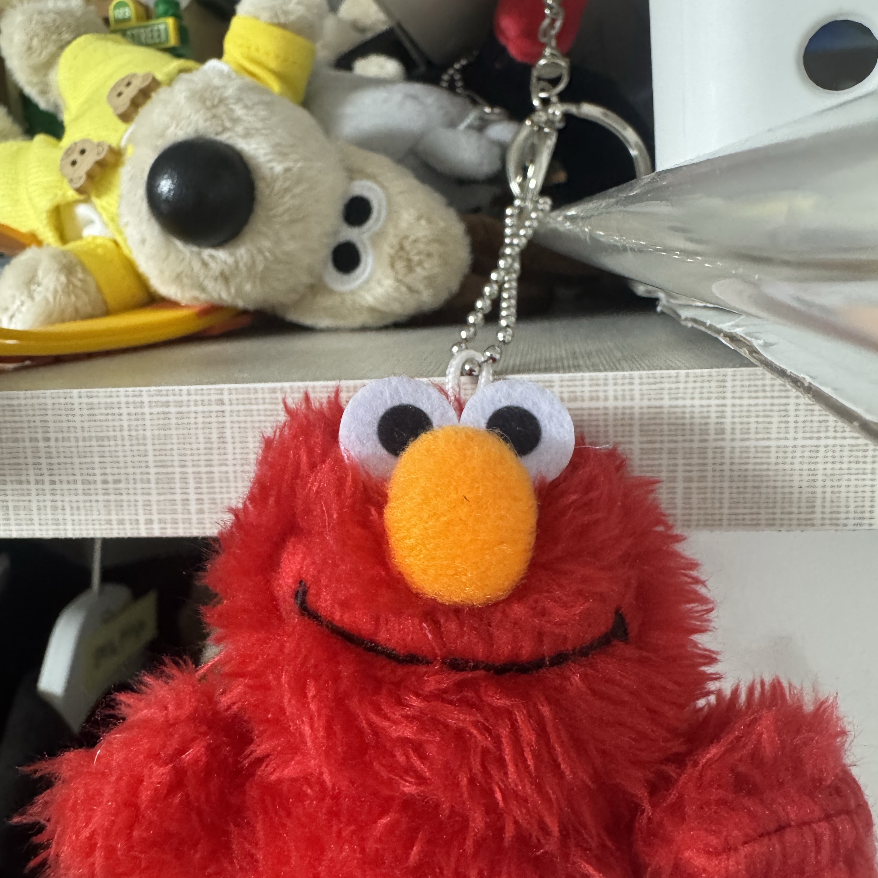 Uniqlo x Kaws x Sesame Street Elmo Toy Red, Dream C&C Wallace & Gromit Mini Keyring Plush 12cm 착용 스타일