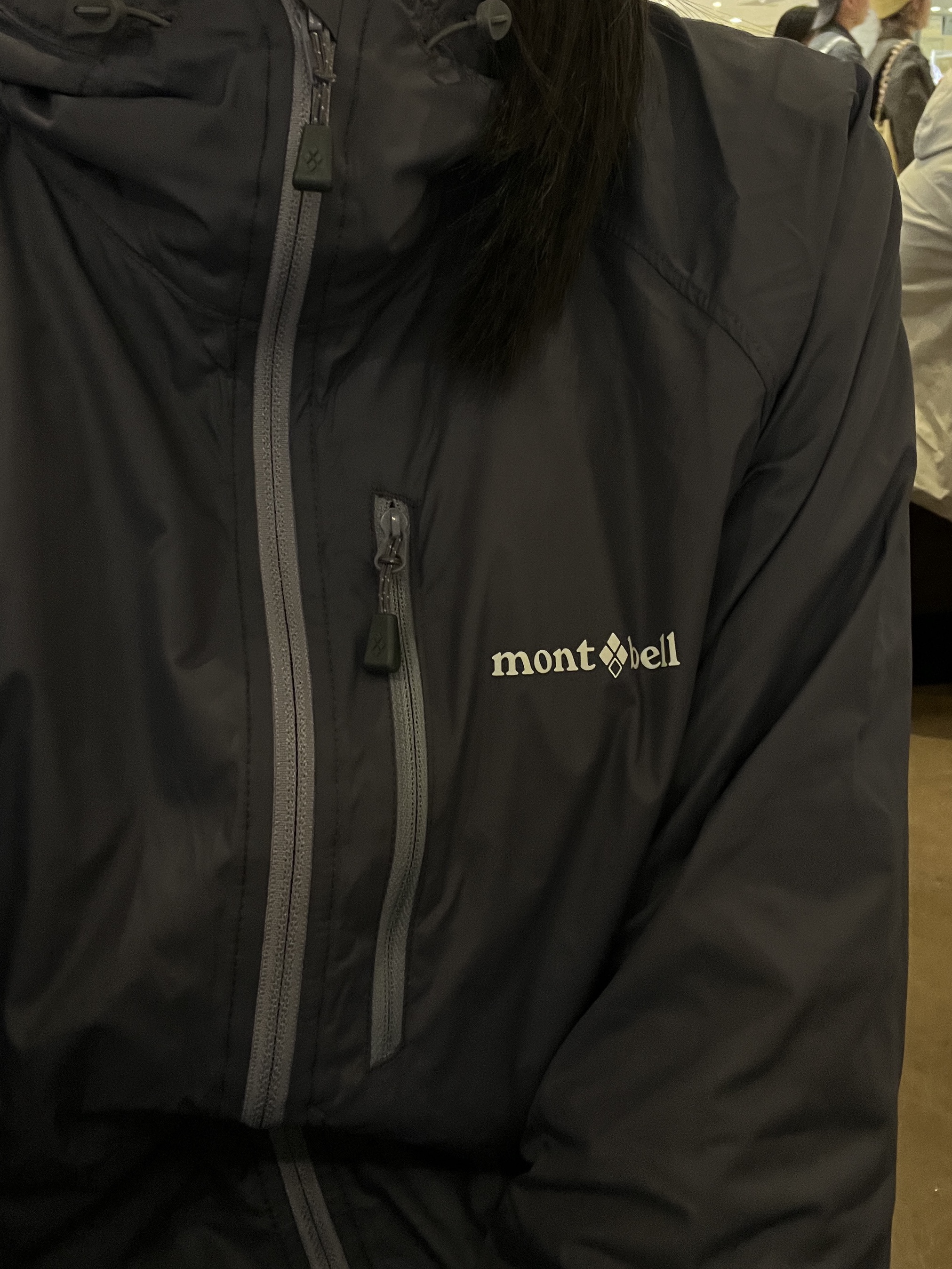 Montbell Trekking Glasses Silver Metallic Light Grey, (W) Montbell Wind Blast Hooded Jacket Dark Gray 착용 스타일 - 2