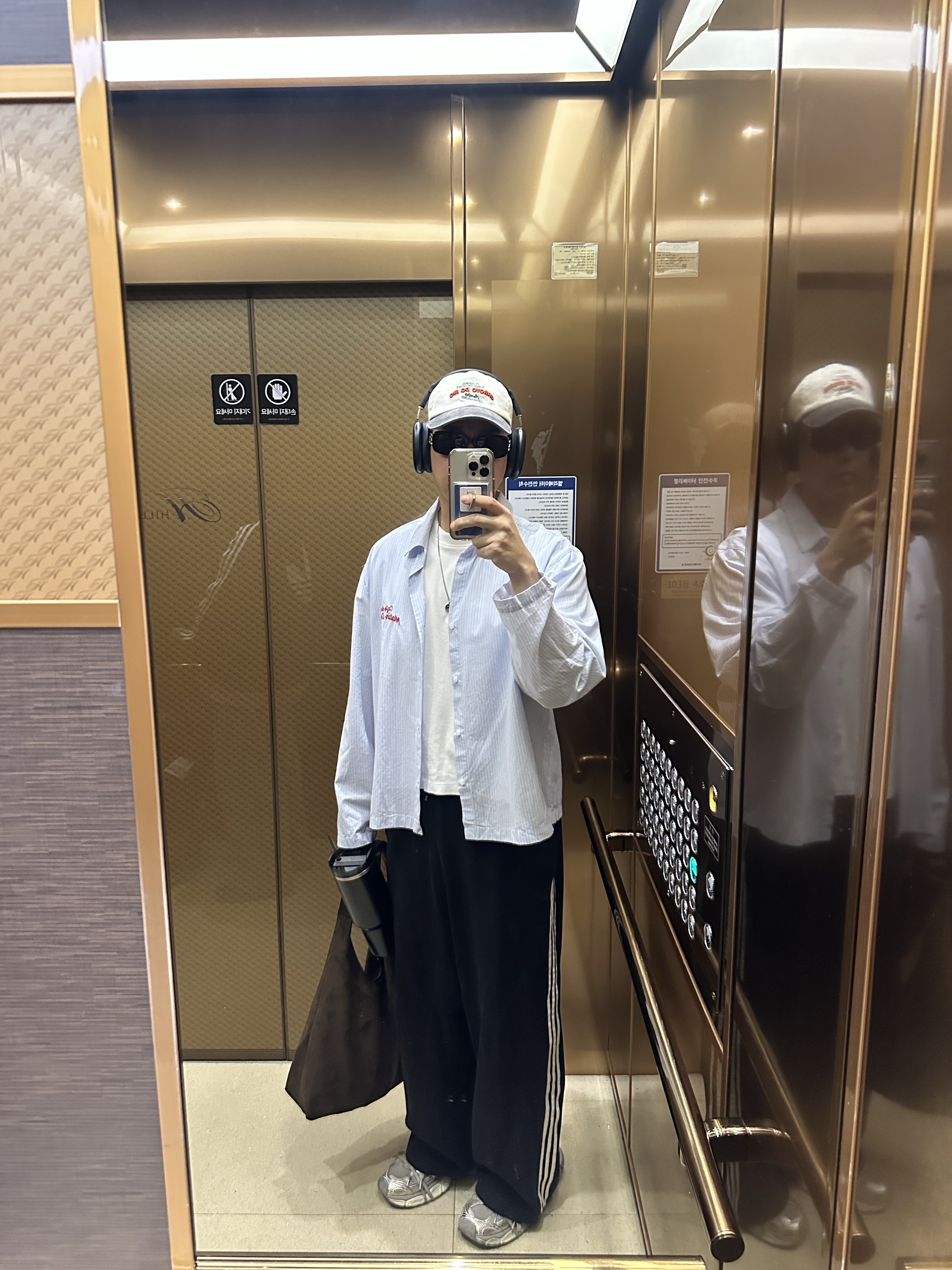 Apple AirPods Max USB C Midnight (Korean Ver.), Balenciaga 3XL Sneakers Light Beige 착용 스타일