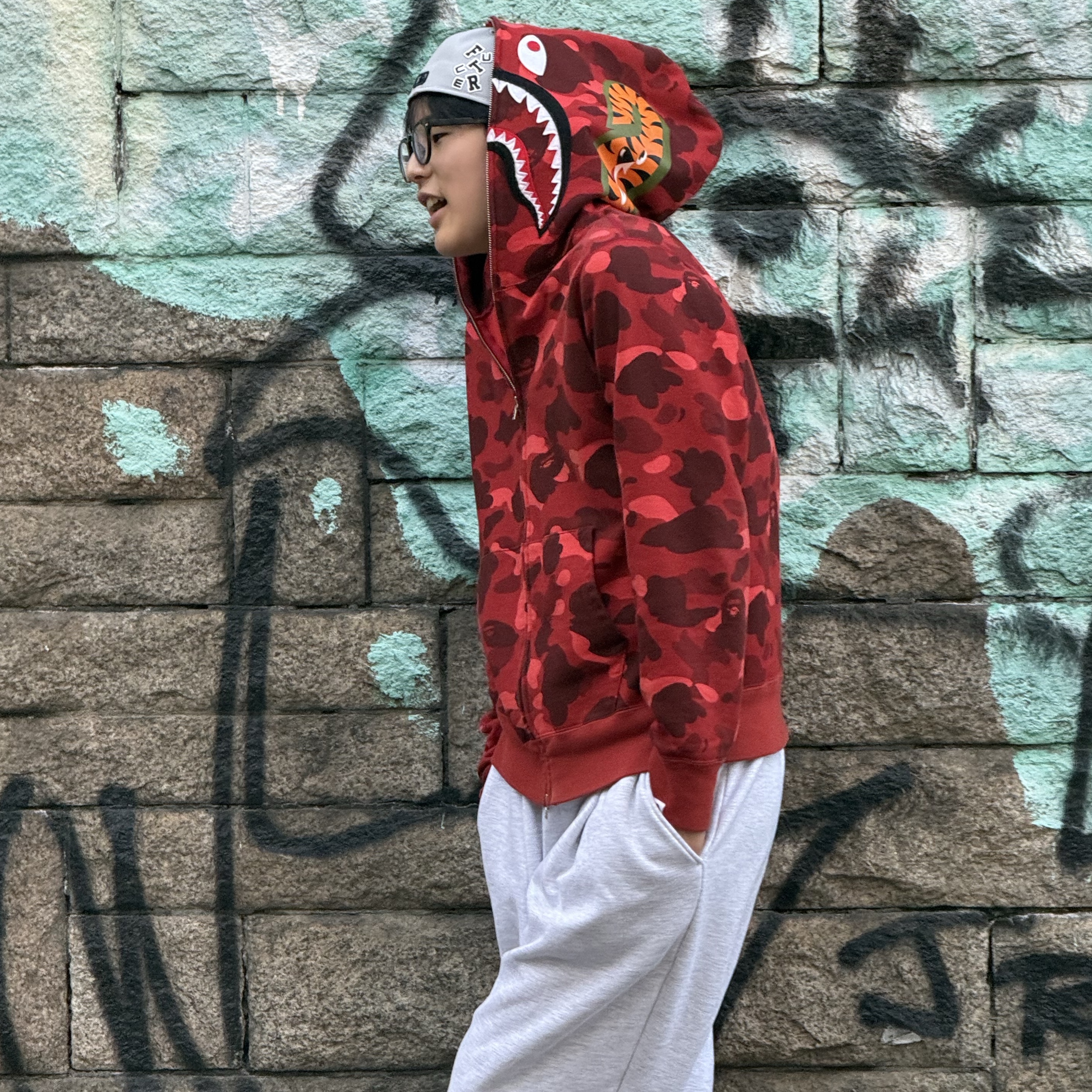 BAPE Color Camo Shark Full Zip Hoodie Red 착용 스타일