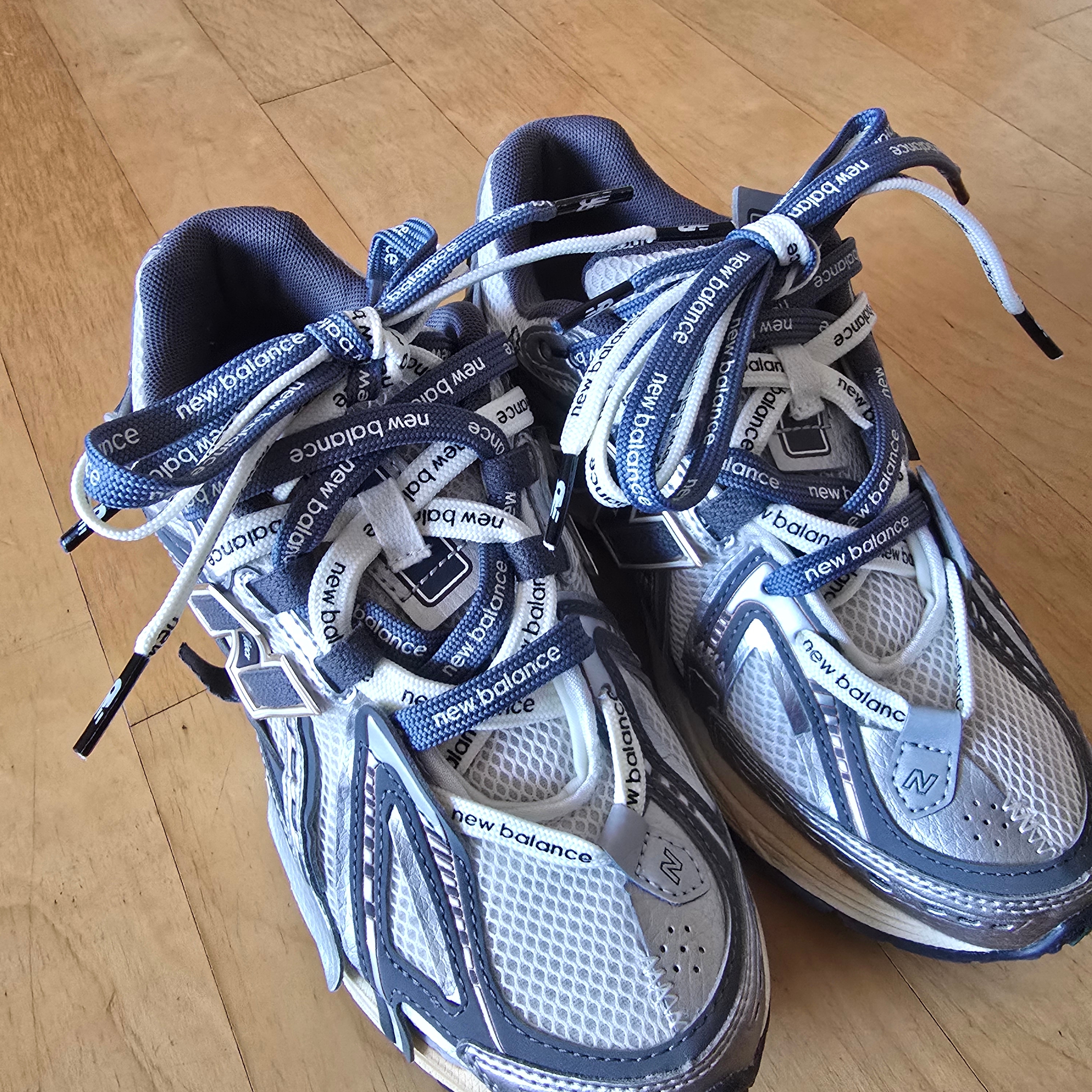 New Balance 1906A Silver Metallic Castlerock 착용 스타일