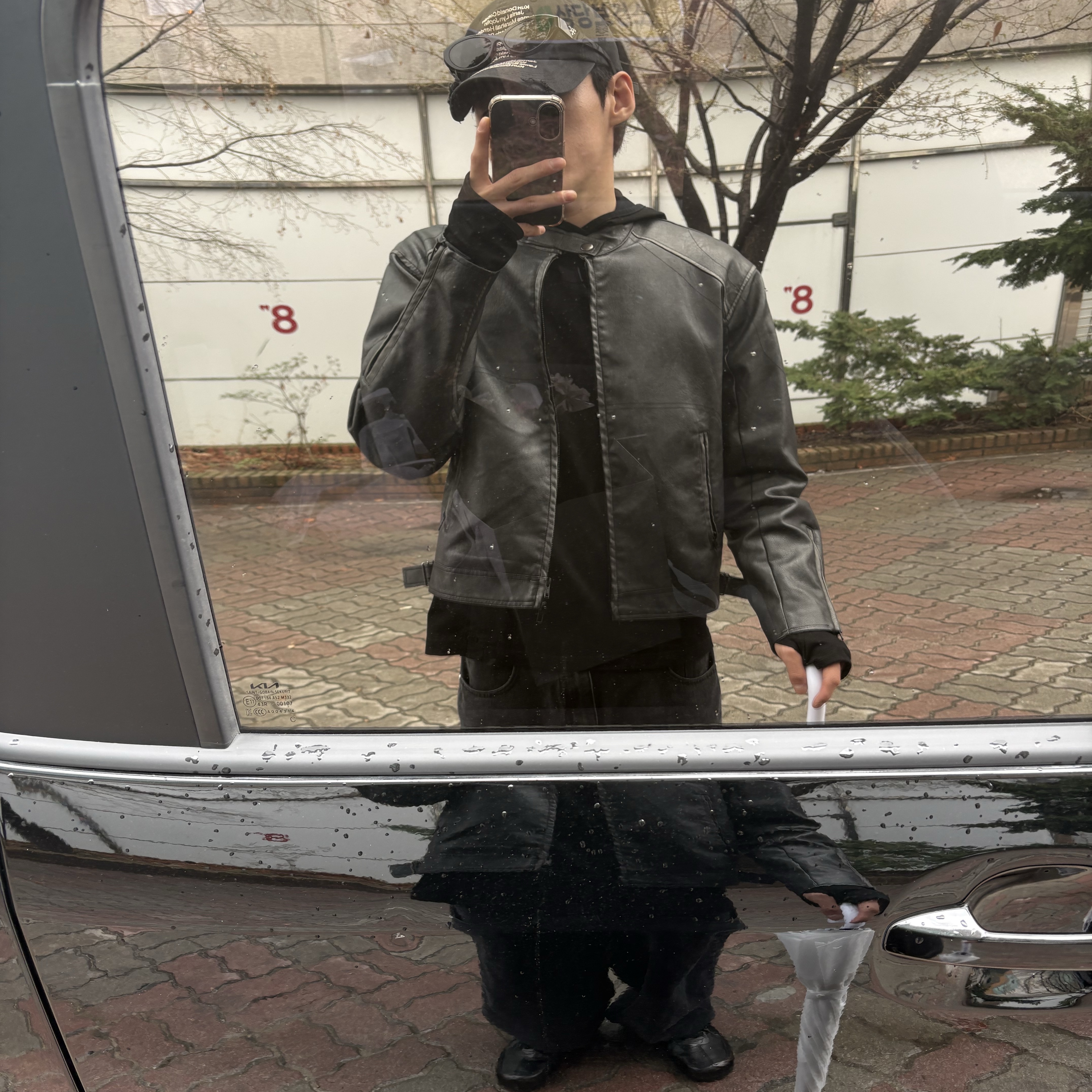 Prada Symbole Sunglasses Slate Gray Lenses Alternative fit, NOMANUAL Raw Vision Denim Pants Washed Black 착용 스타일 - 4