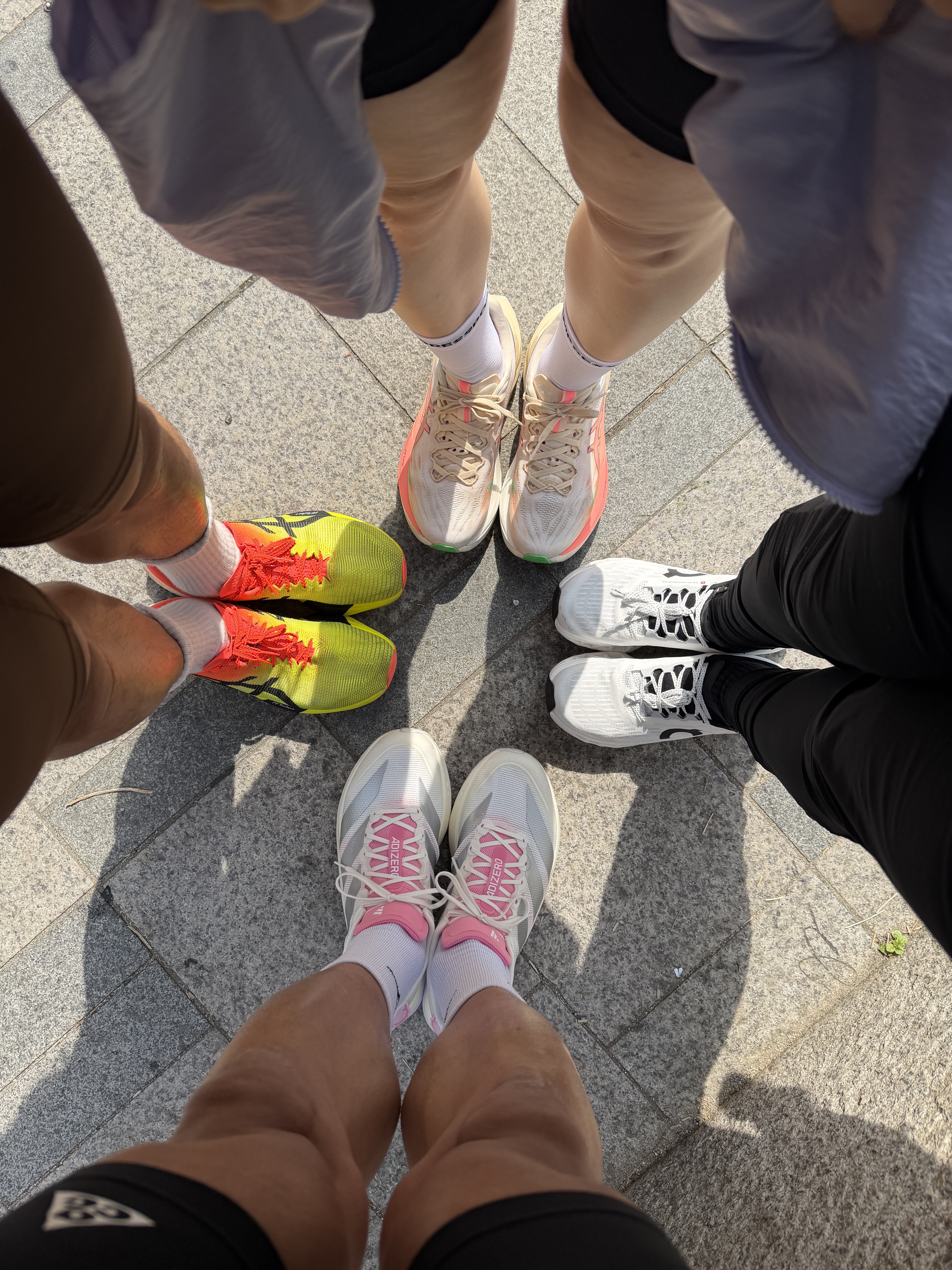 Adidas Adizero Boston 13 Core White Silver Metallic, Asics Superblast 3 Seashell Sun Coral 착용 스타일