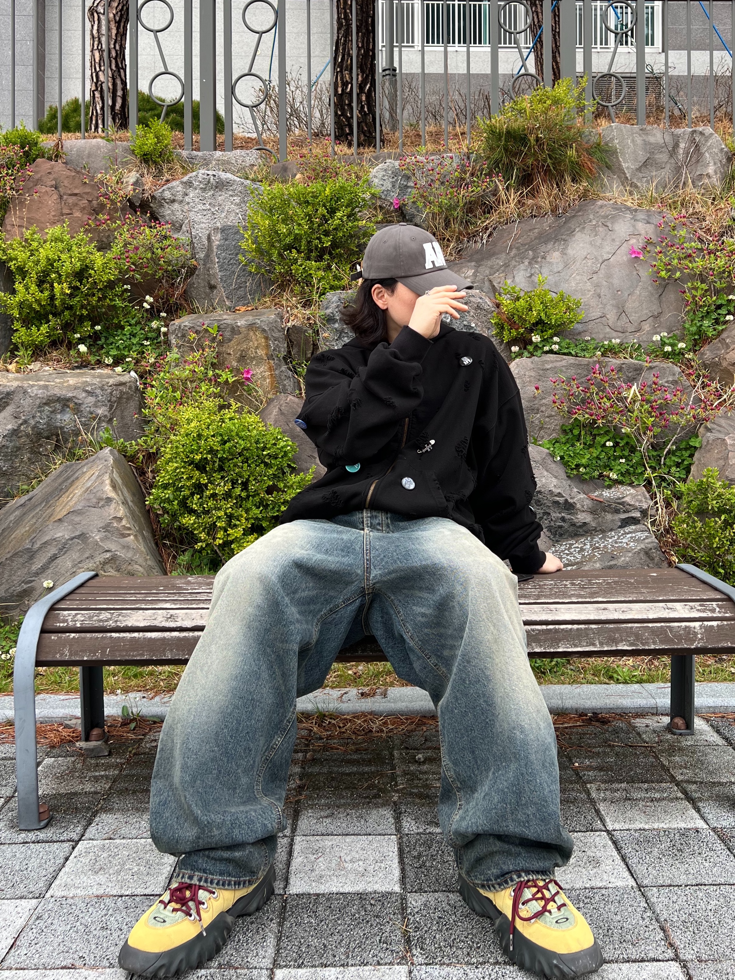 Undermycar Mu.26 Anti Fxxking Logo Play Brush Washed Wide Jeans Oil Blue, Undermycar Otter Oversized Damage-Washed Hood Zip-Up Sepia - 22FW 착용 스타일 - 5