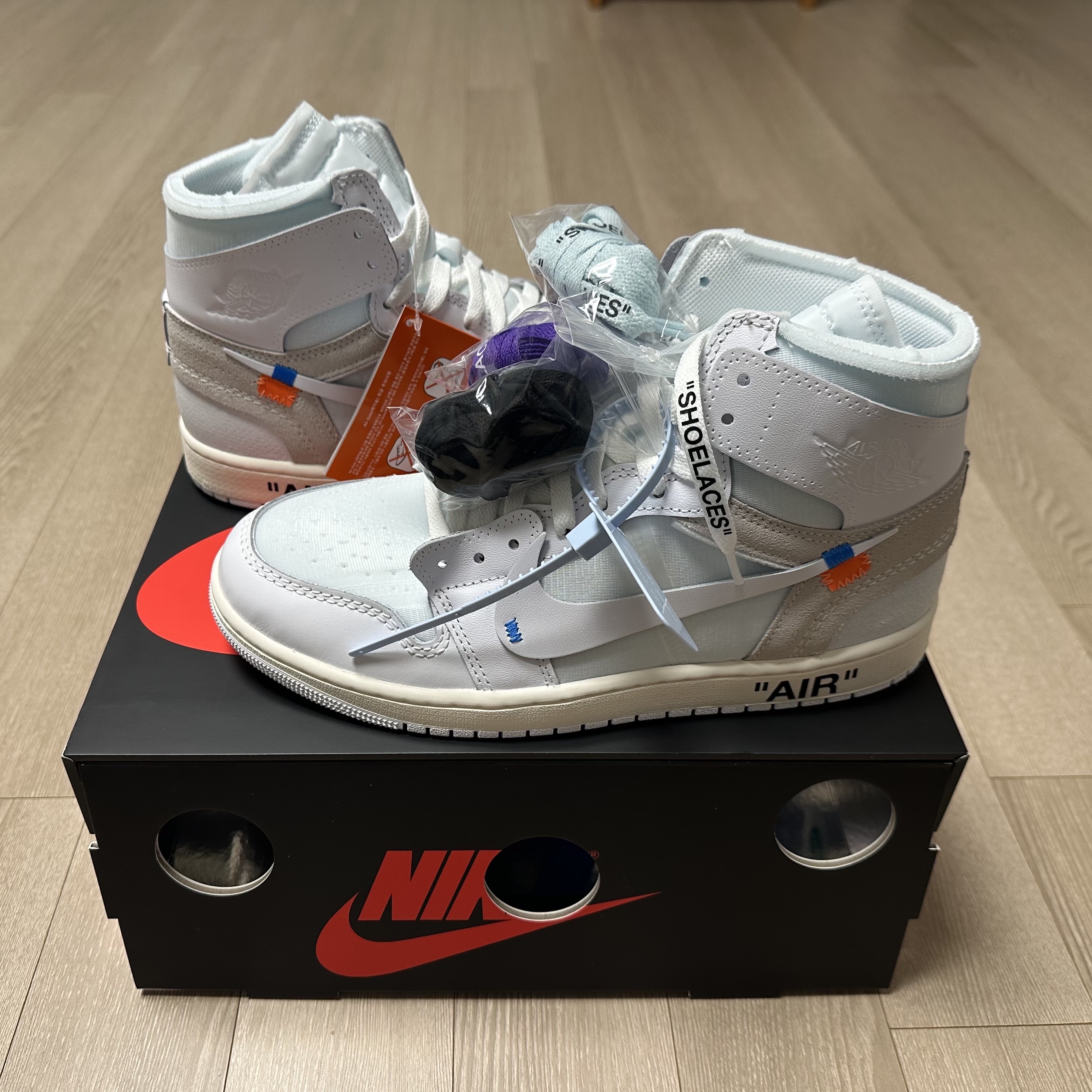 Jordan 1 x Virgil Abloh Archive Retro High Alaska White 착용 스타일 - 1