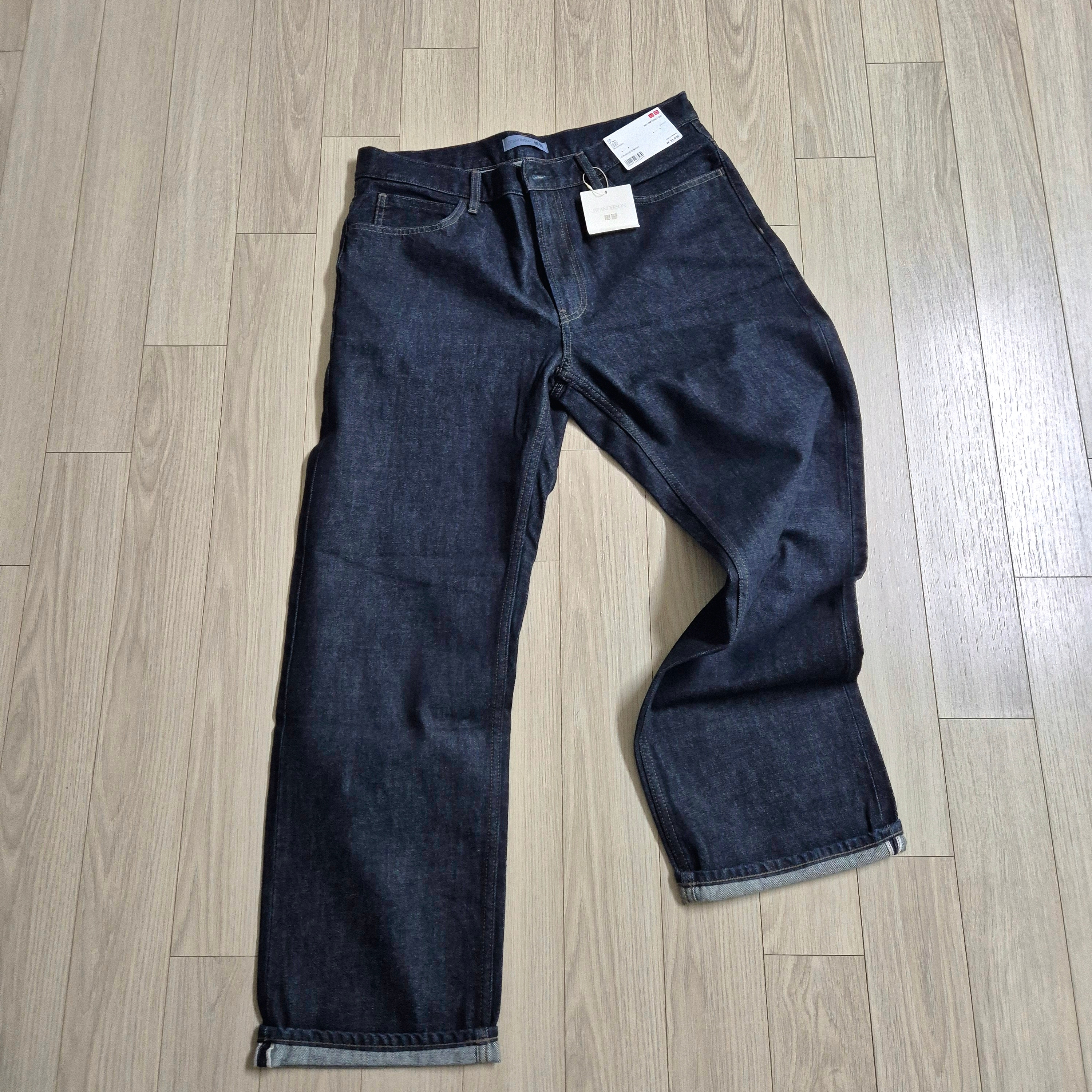 Uniqlo x JW Anderson Selvedge Straight Jeans Navy 착용 스타일 - 1
