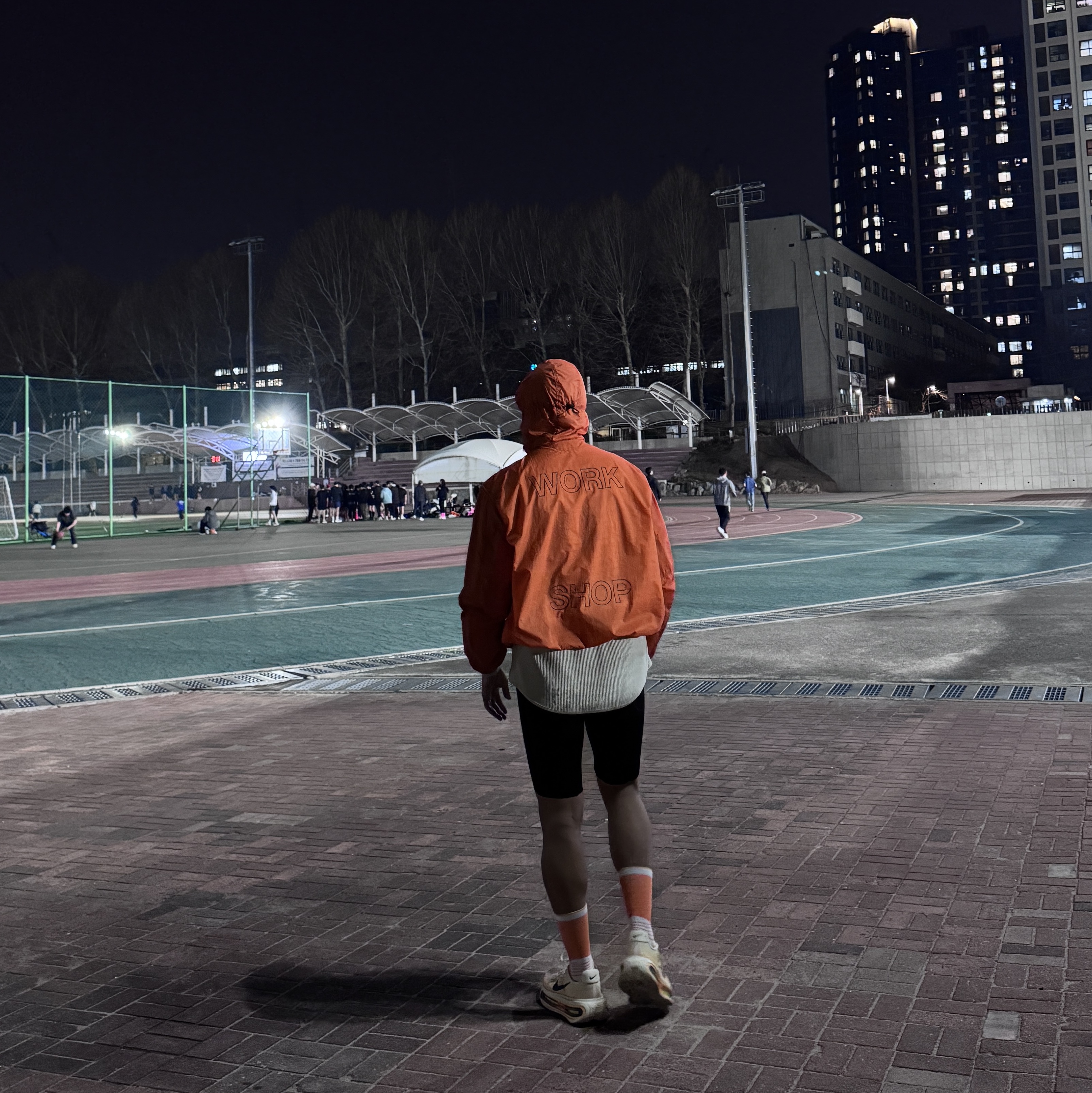 Satisfy Fuzzfleece AD Light Hoodie Falcon, Our Legacy x Goldwin Insulated Vest Jet Black 착용 스타일 - 8