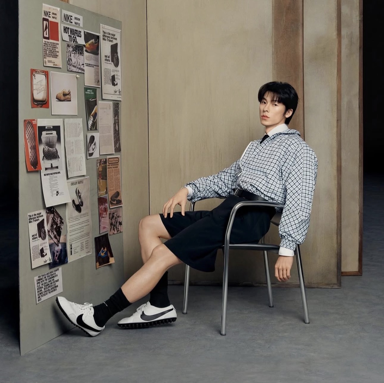 (W) Nike Moon Shoe Soft Pearl and Black 착용 스타일 - 2
