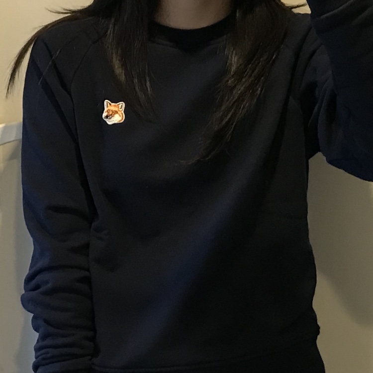 (W) Maison Kitsune Fox Head Patch Adjusted Sweatshirt Navy 착용 스타일