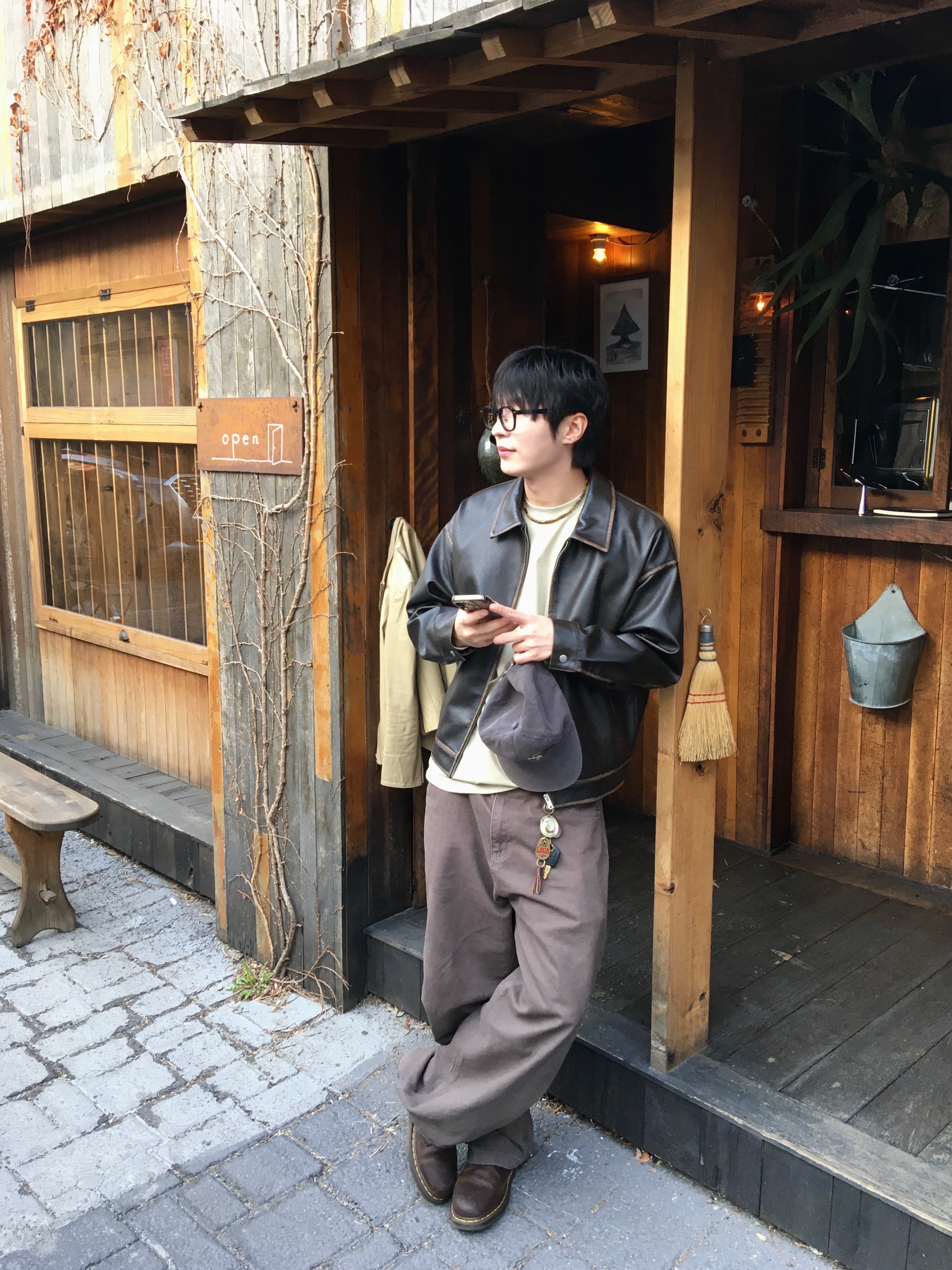 Dr. Martens 1461 Crazy Horse Dark Brown 착용 스타일 - 4