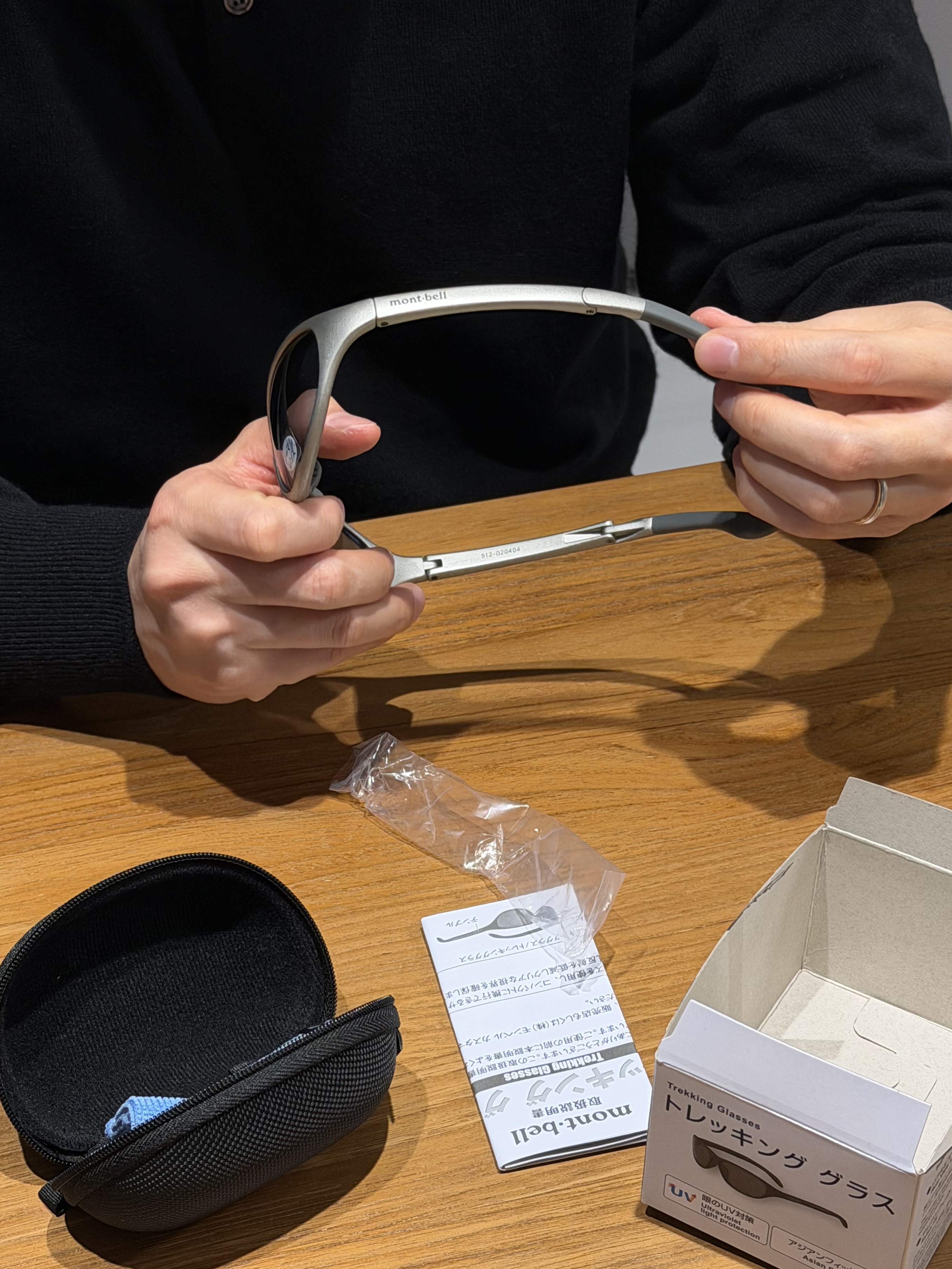 Montbell Trekking Glasses Silver Metallic Light Grey, (W) Montbell Wind Blast Hooded Jacket Dark Gray 착용 스타일 - 1
